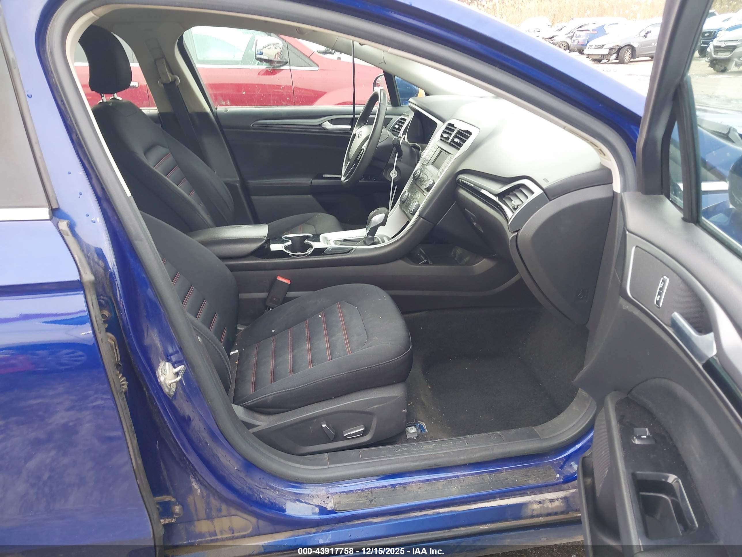 FORD FUSION image 5