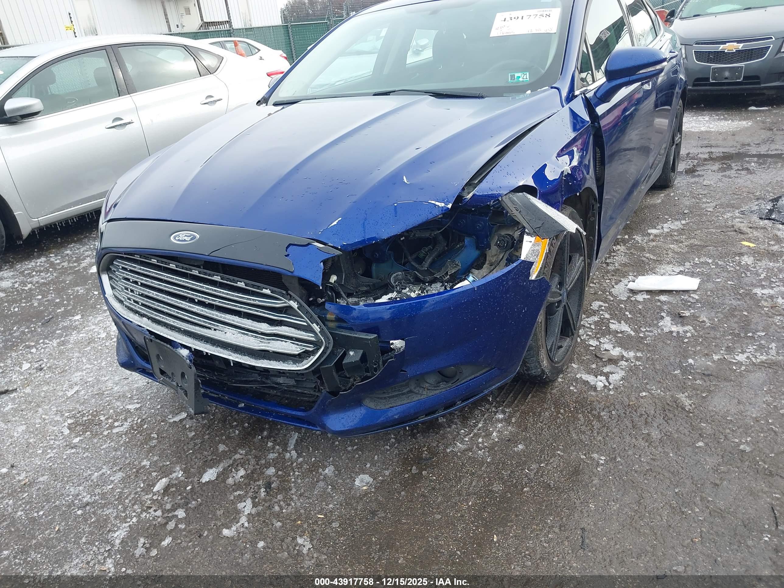 FORD FUSION image 6