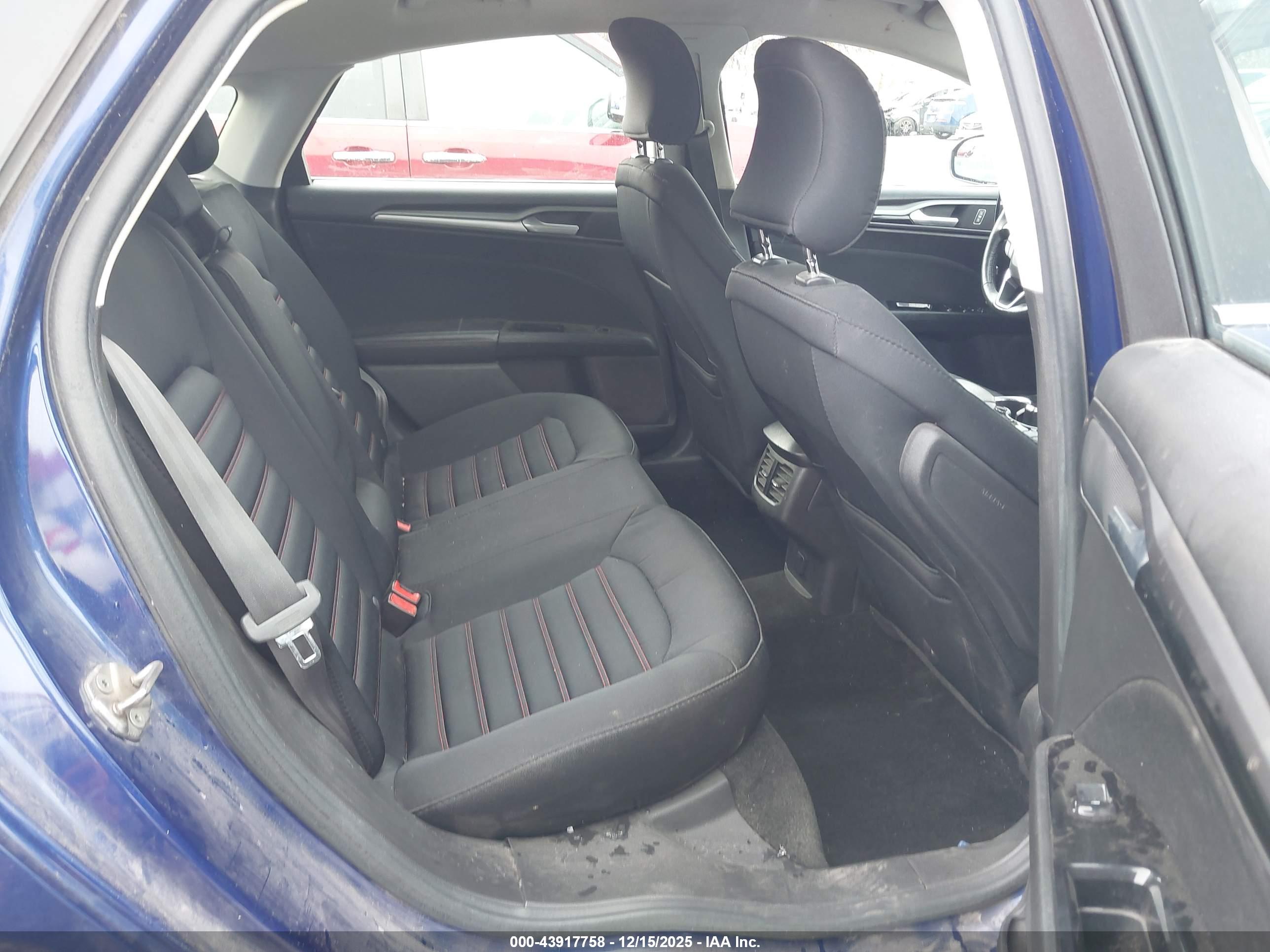FORD FUSION image 8