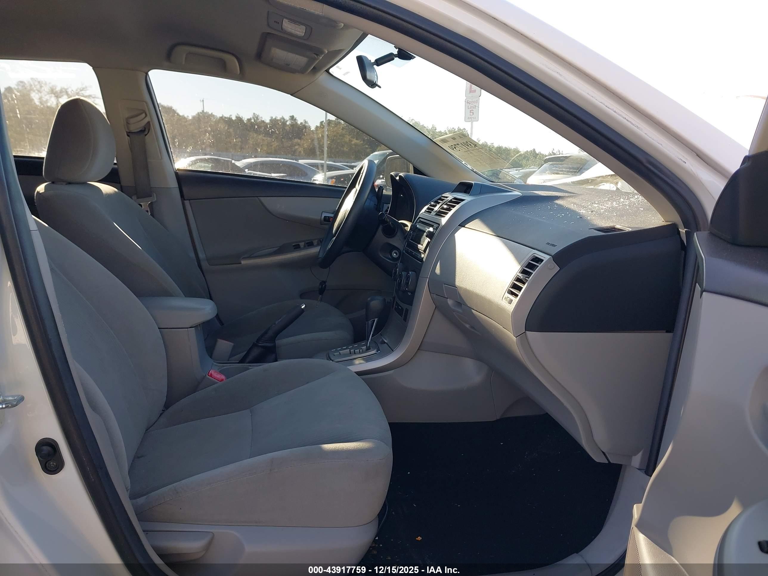 TOYOTA COROLLA image 5