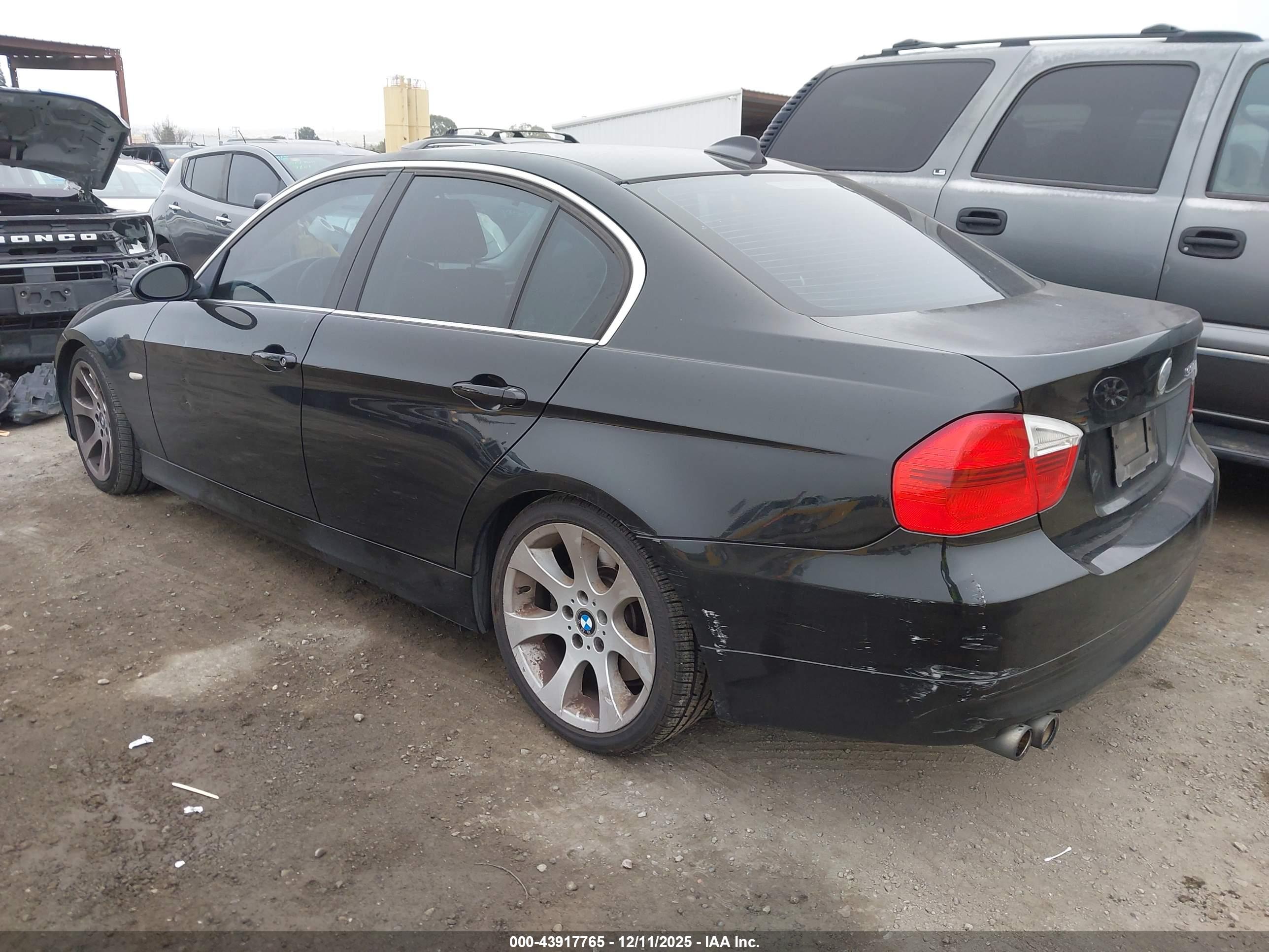 BMW 330I image 3