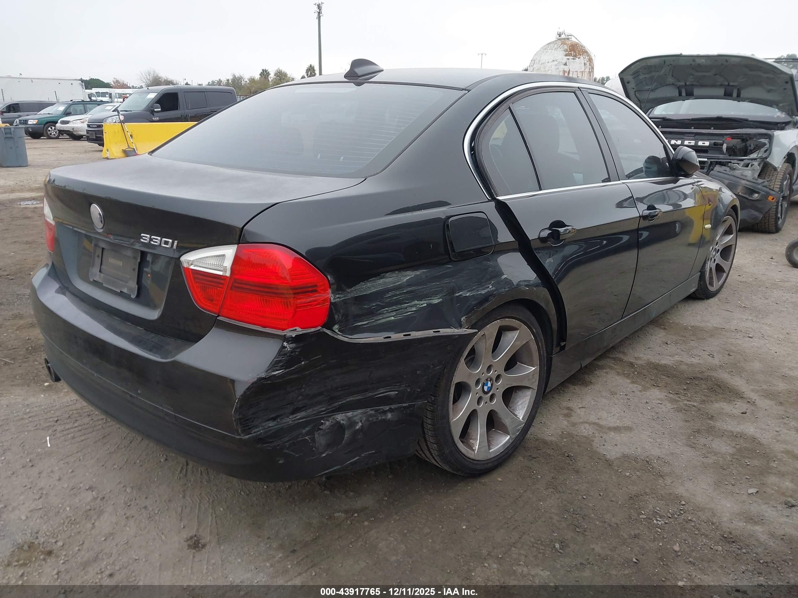 BMW 330I image 4