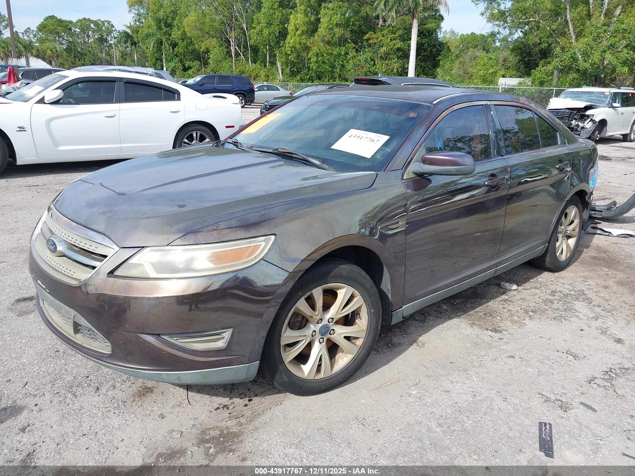 FORD TAURUS image 2