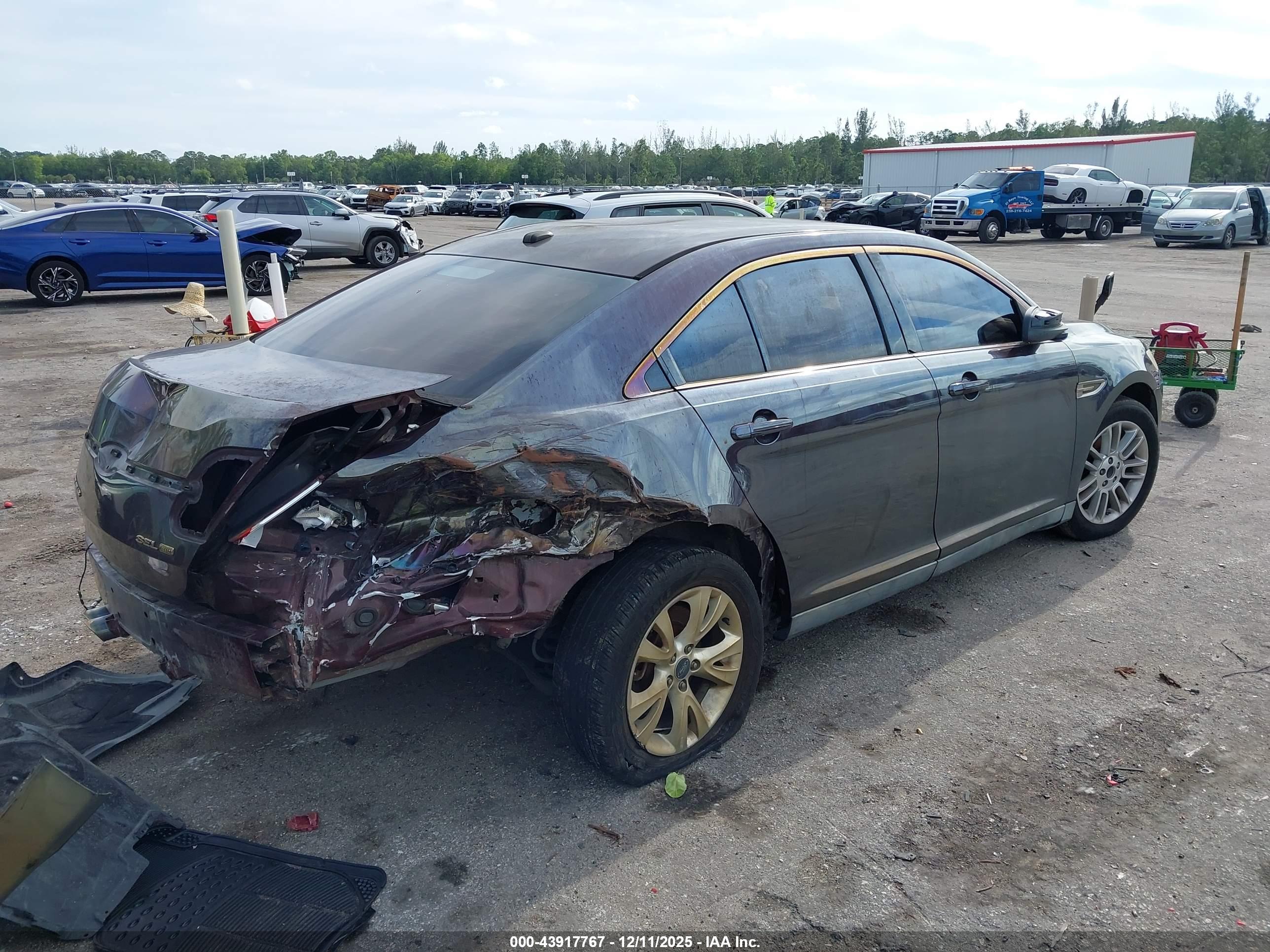 FORD TAURUS image 4