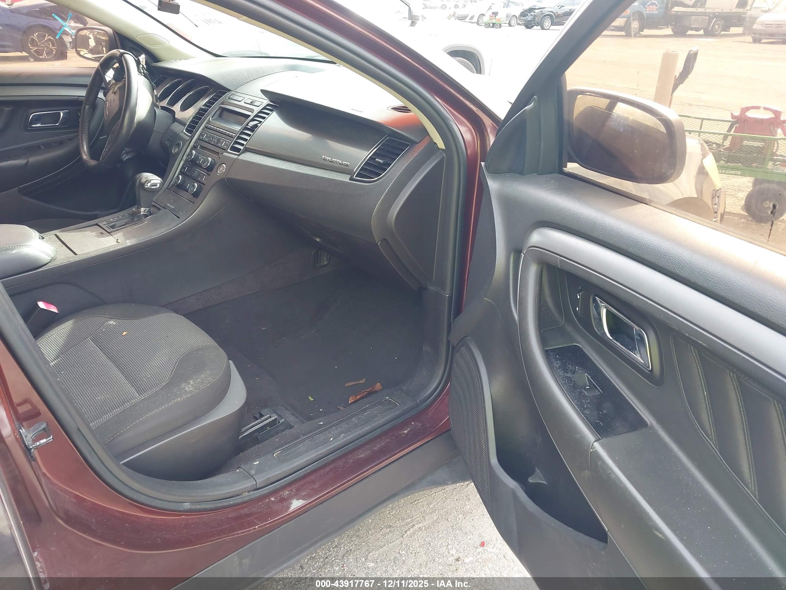 FORD TAURUS image 5