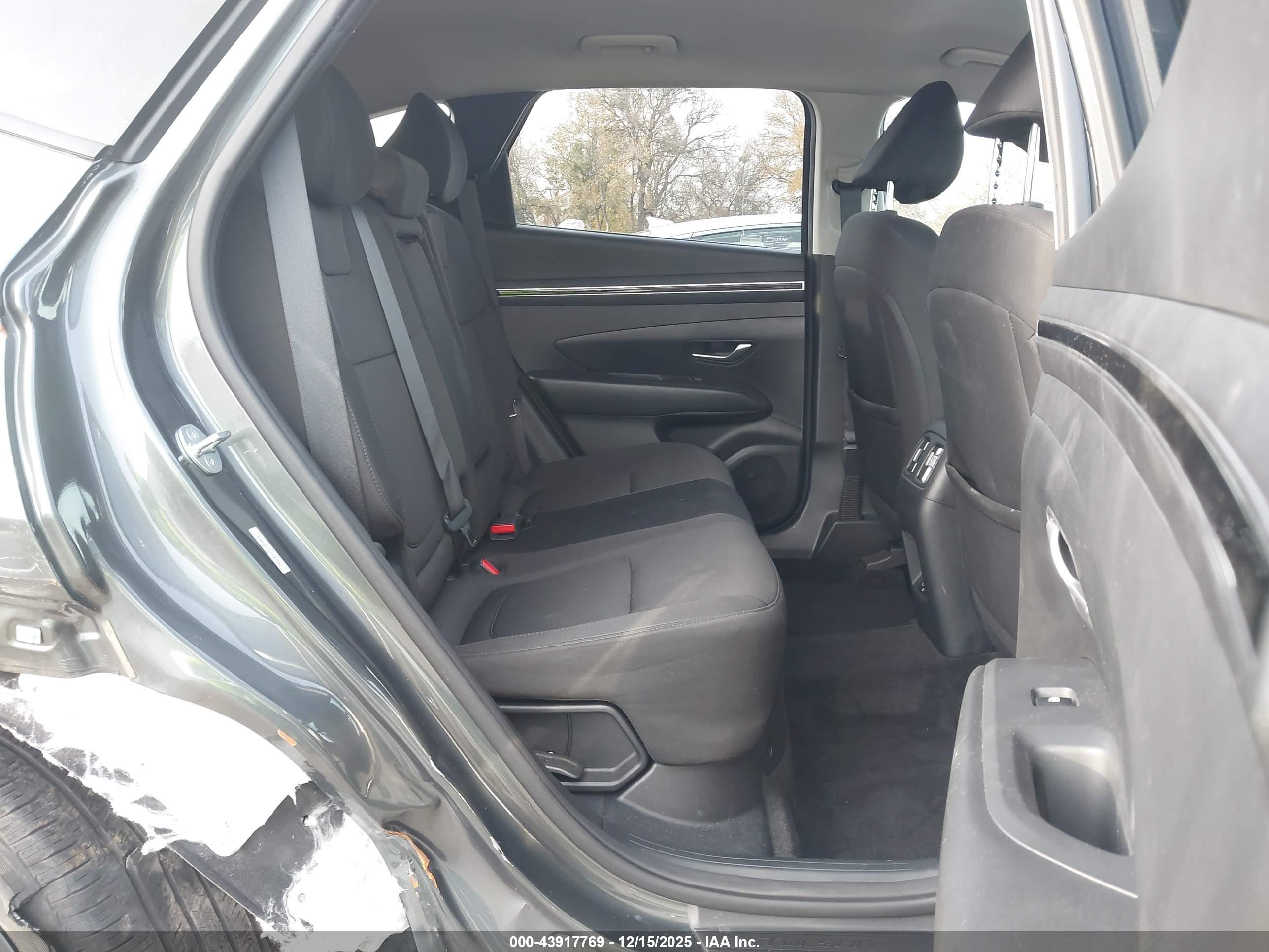 HYUNDAI TUCSON image 8
