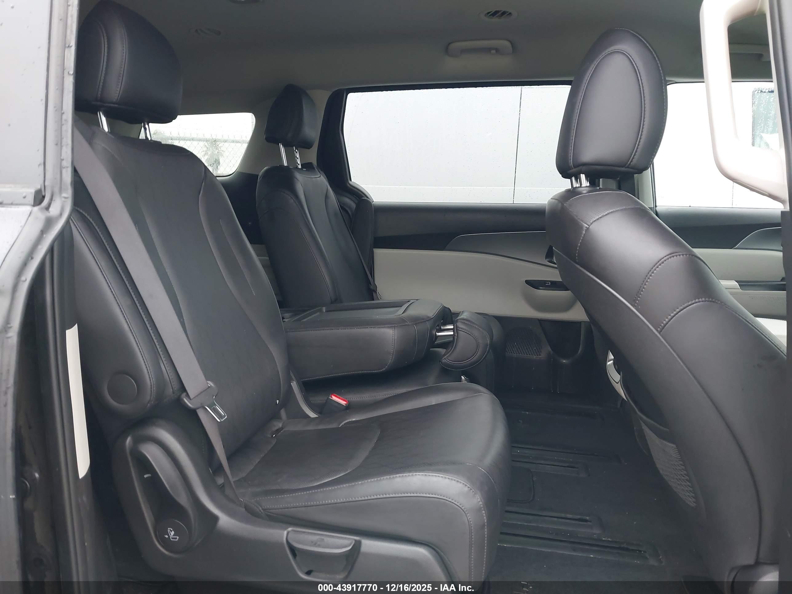 KIA CARNIVAL image 8
