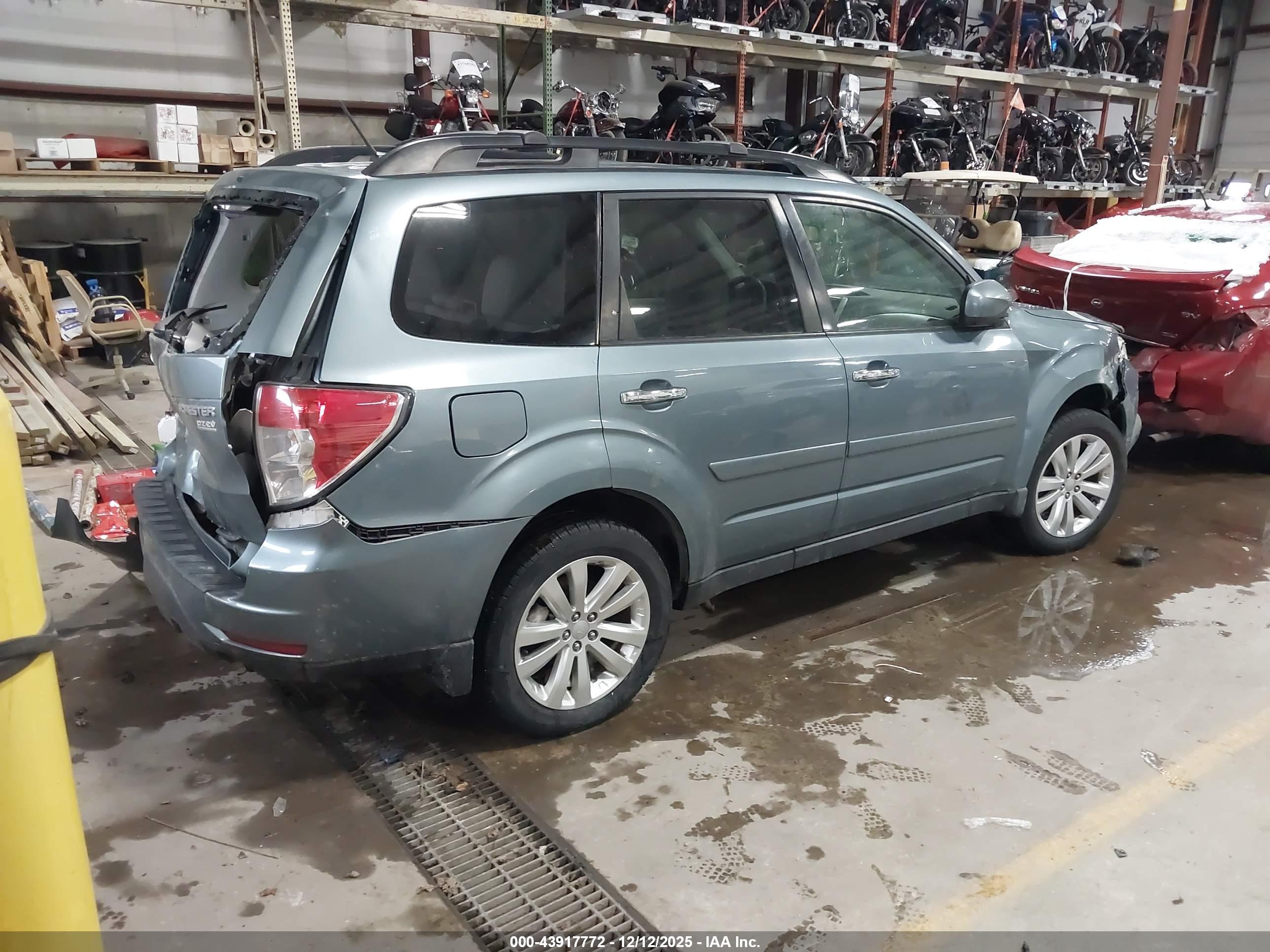 SUBARU FORESTER image 4