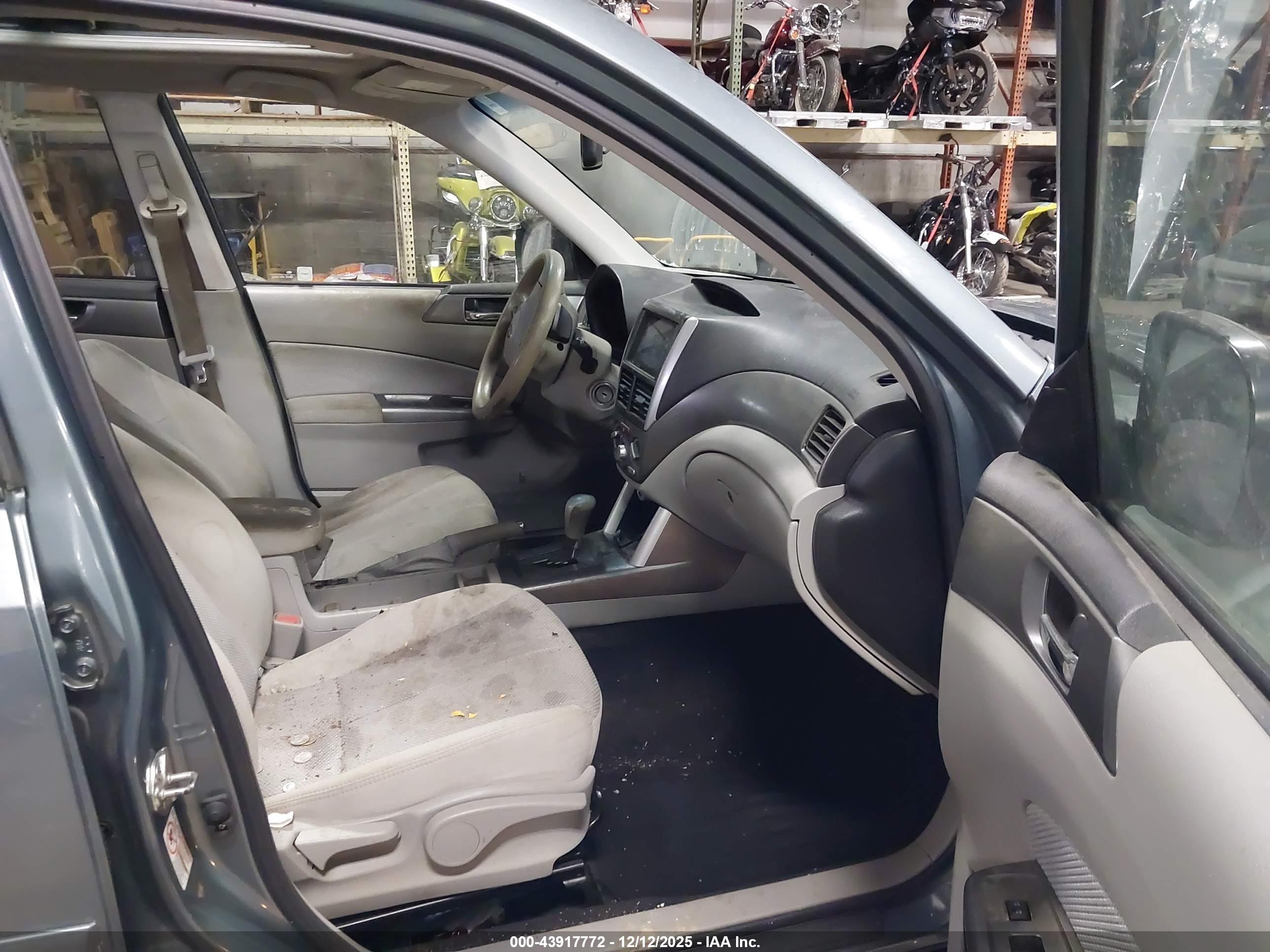 SUBARU FORESTER image 5