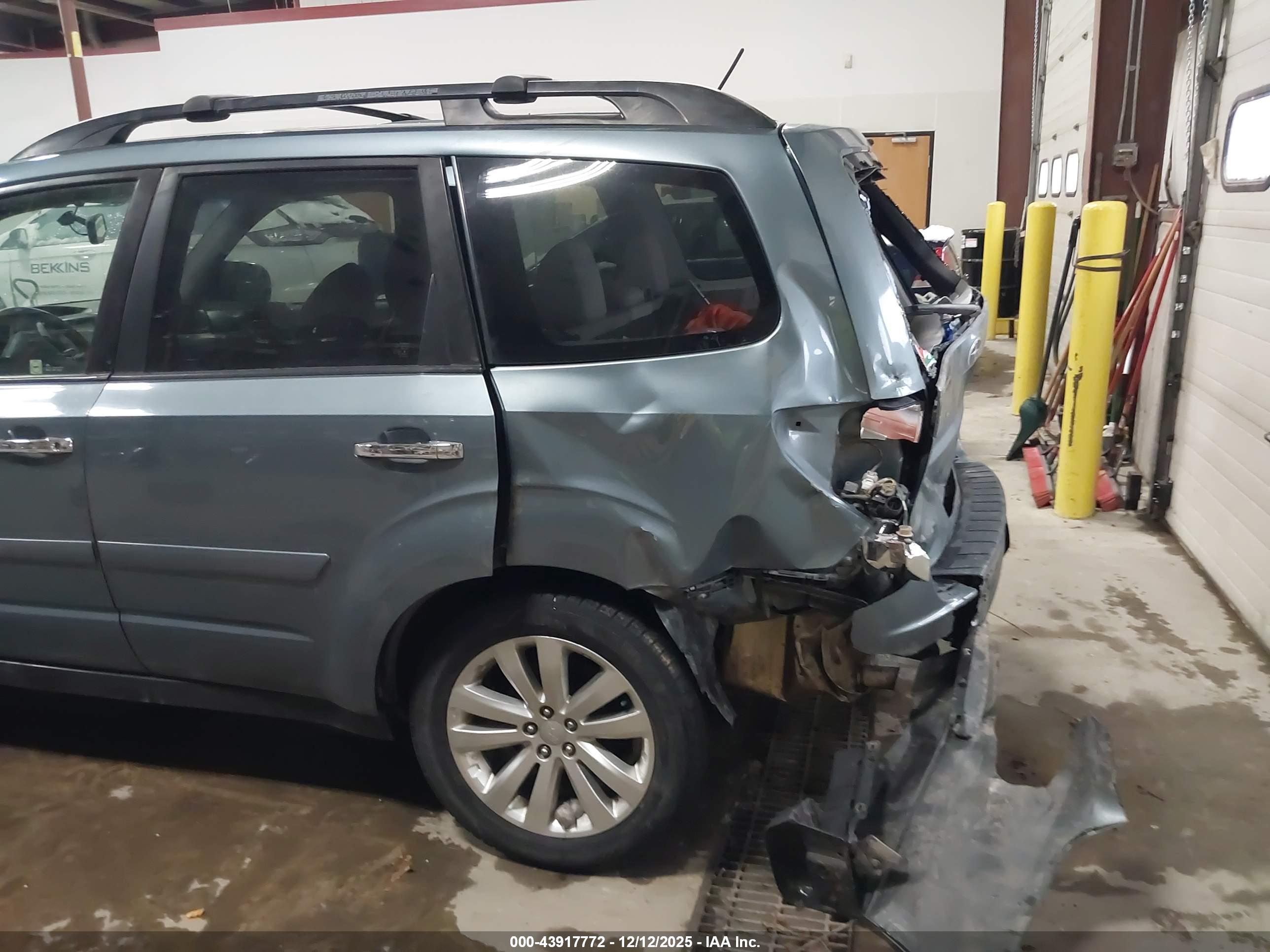 SUBARU FORESTER image 6