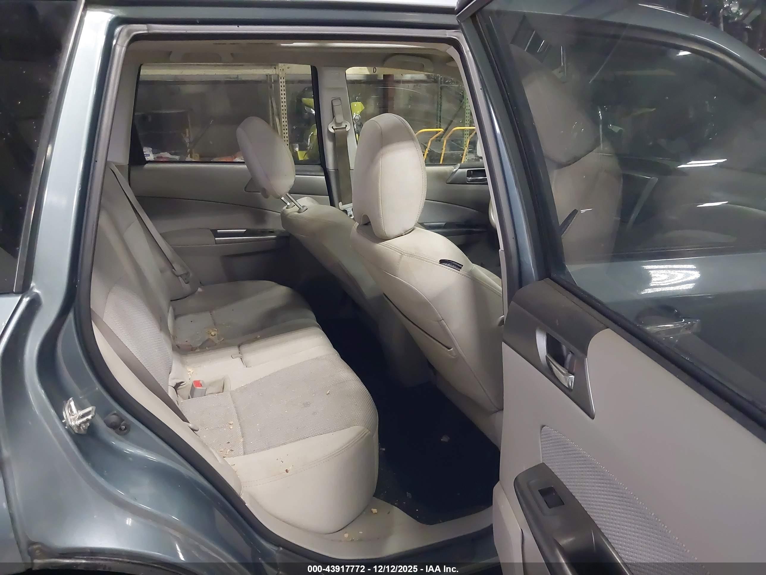SUBARU FORESTER image 8
