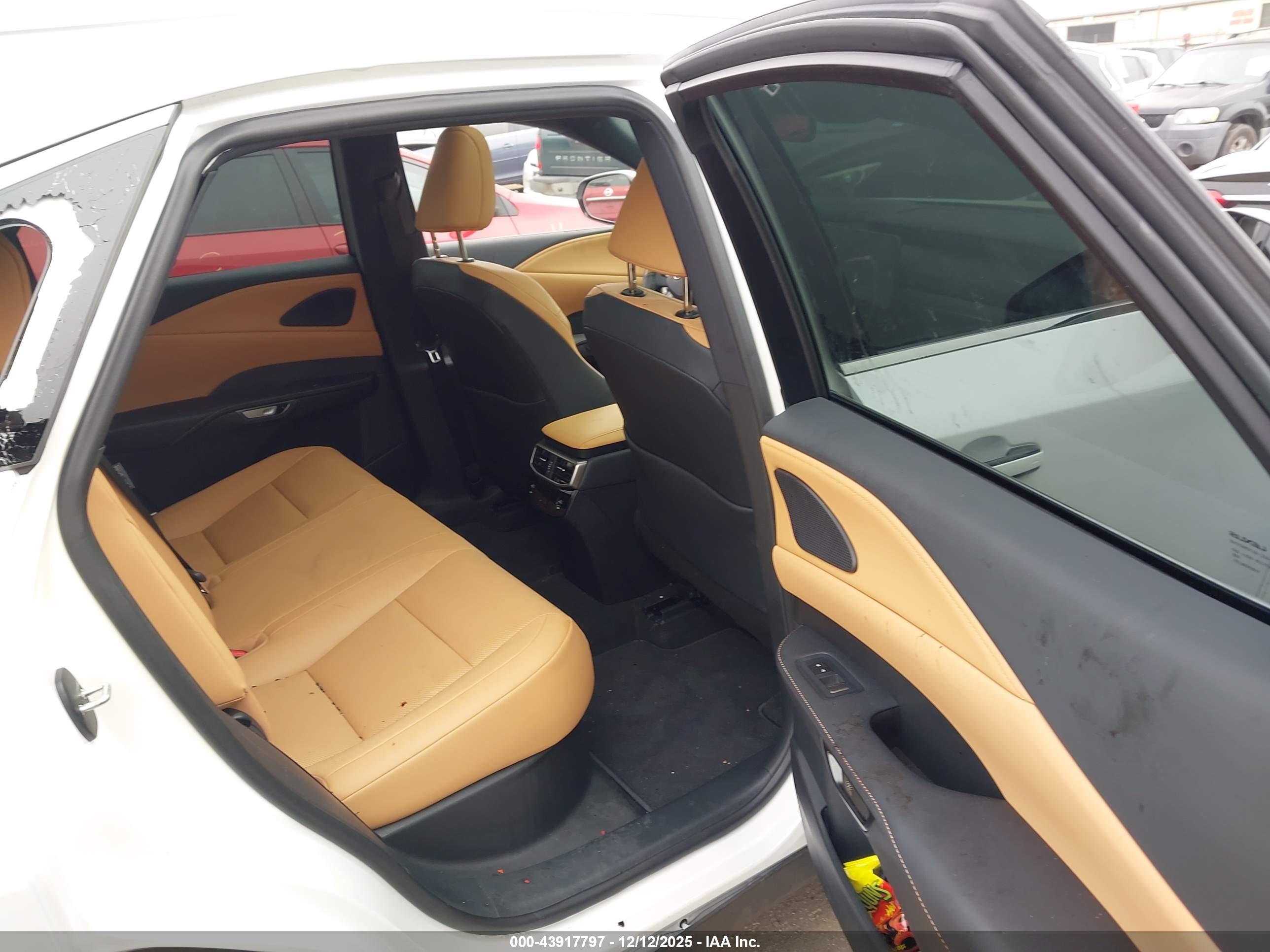 LEXUS RX image 8