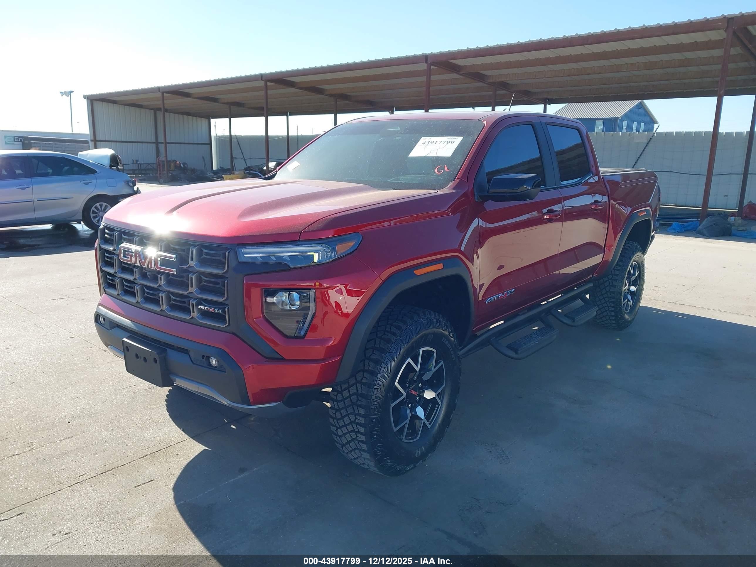 GMC CANYON image 2