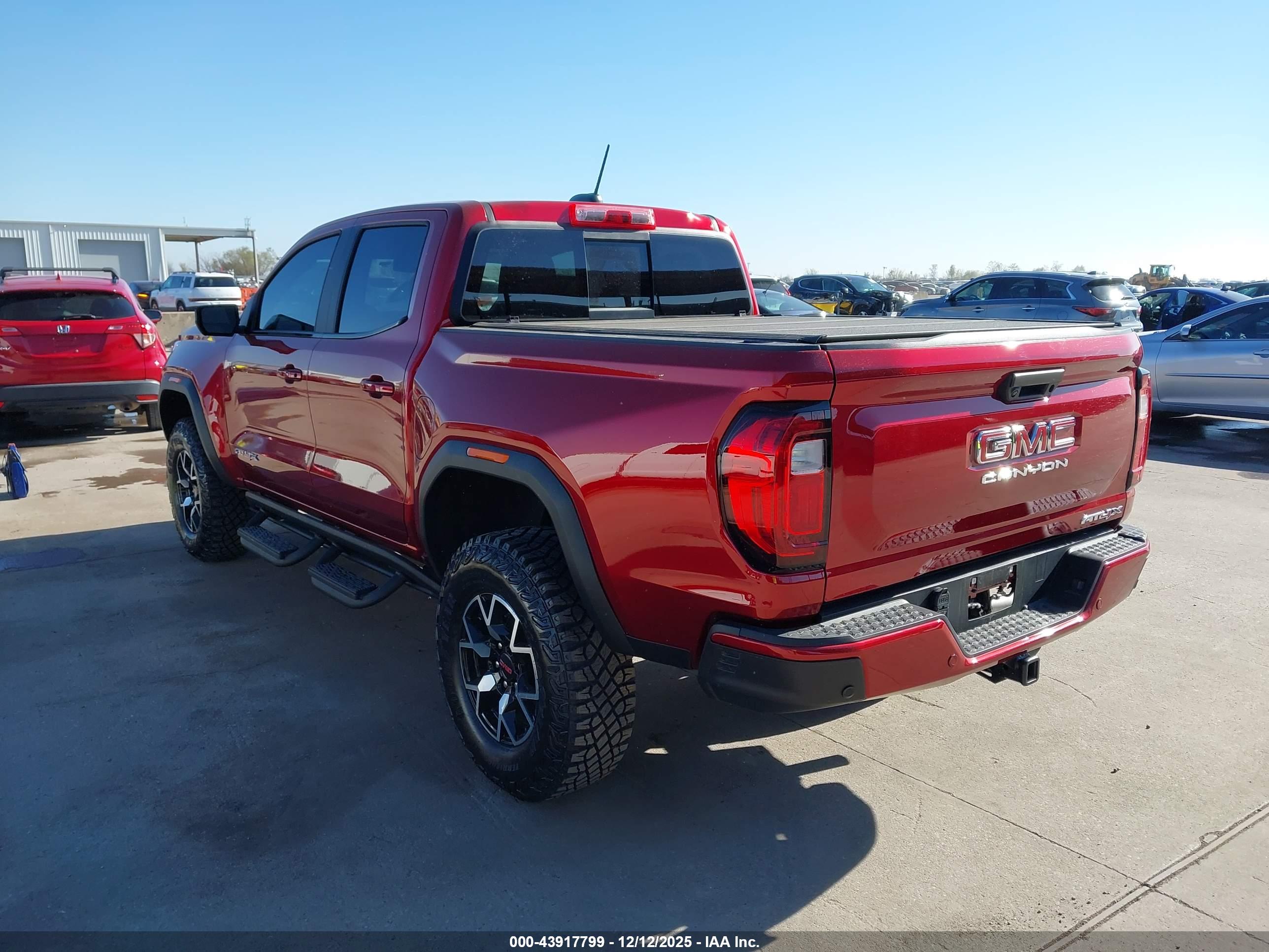 GMC CANYON image 3