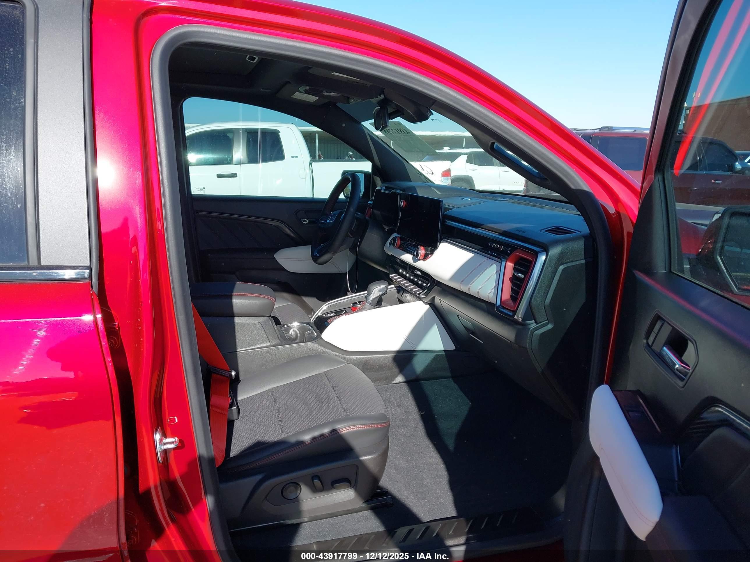 GMC CANYON image 5