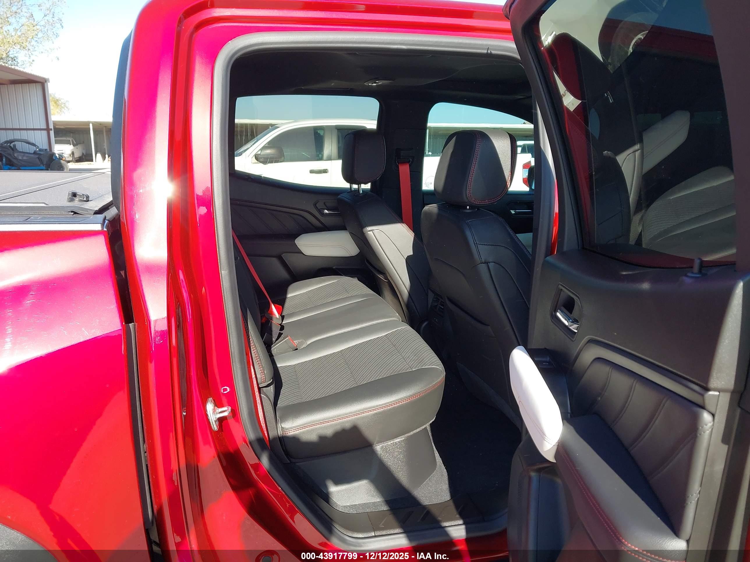 GMC CANYON image 8