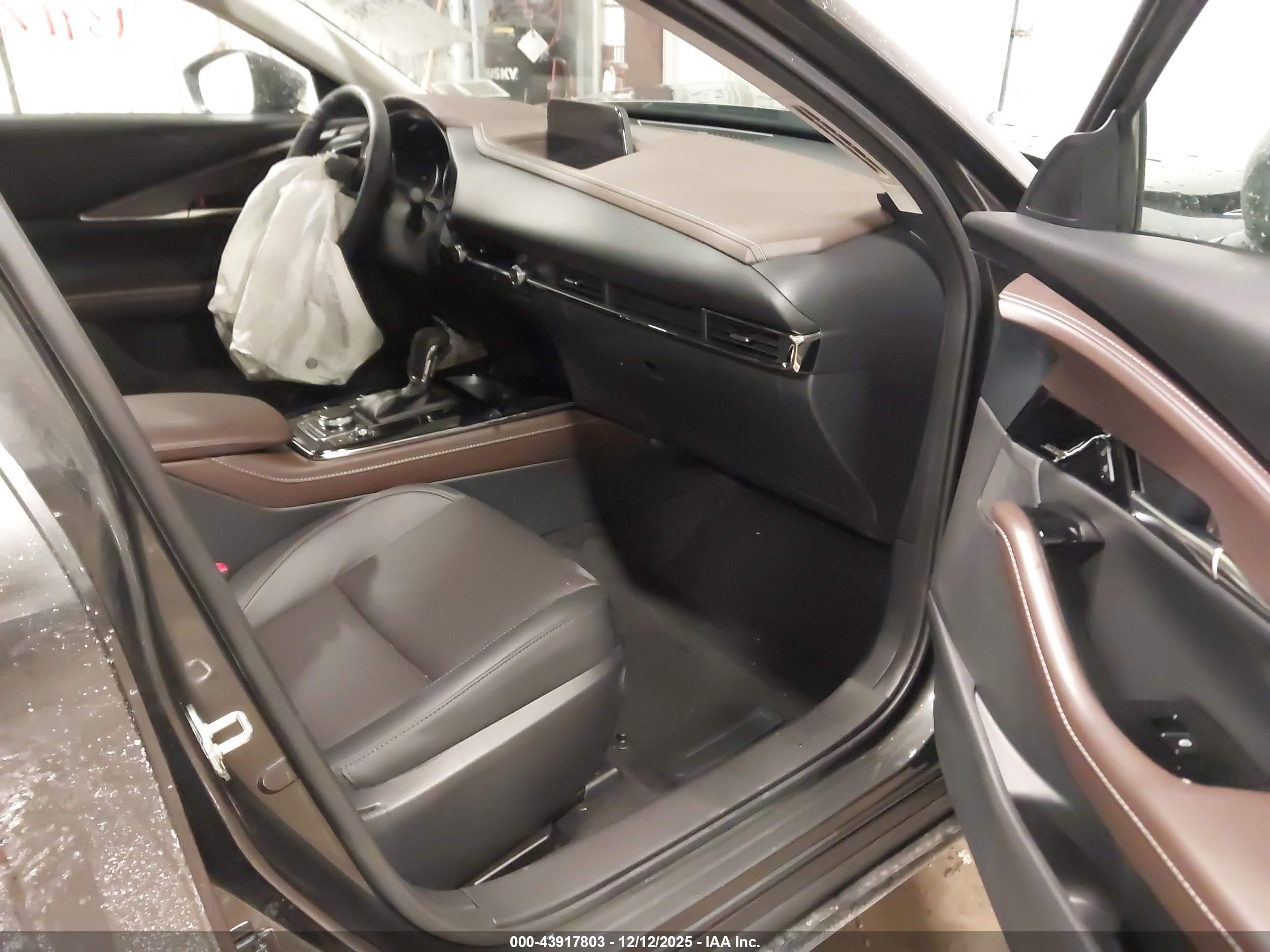 MAZDA CX-30 image 5