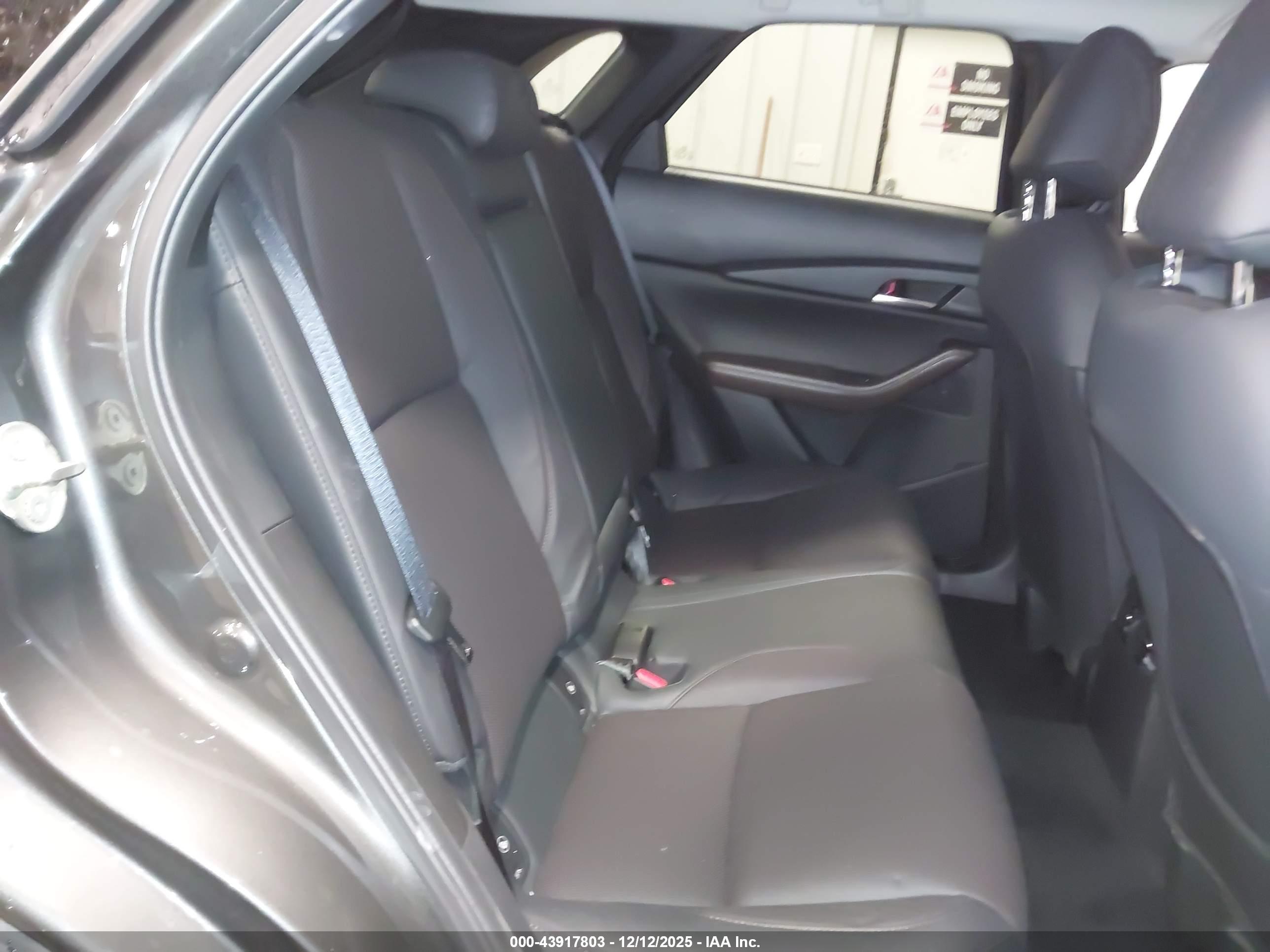 MAZDA CX-30 image 8