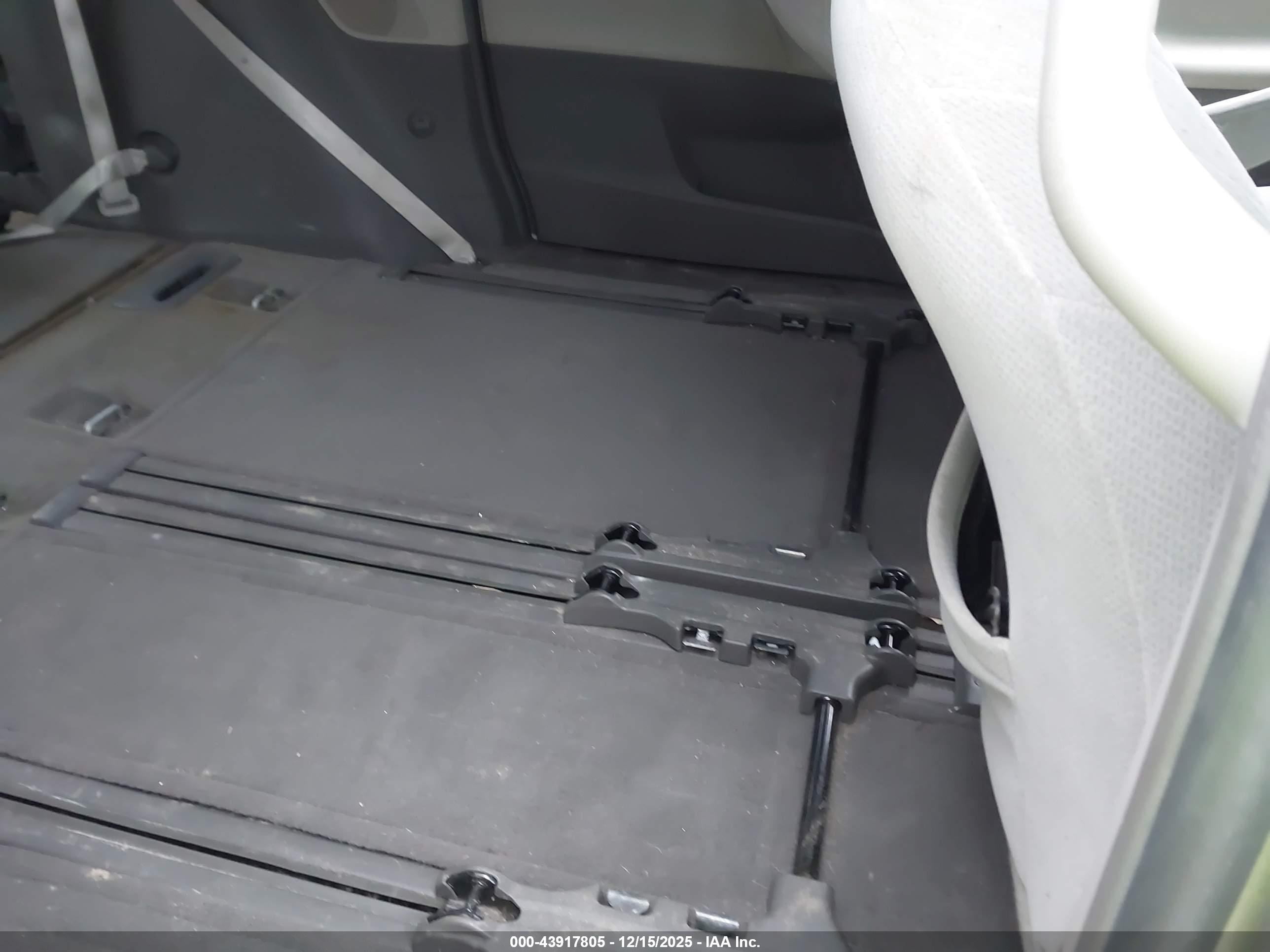 TOYOTA SIENNA image 8