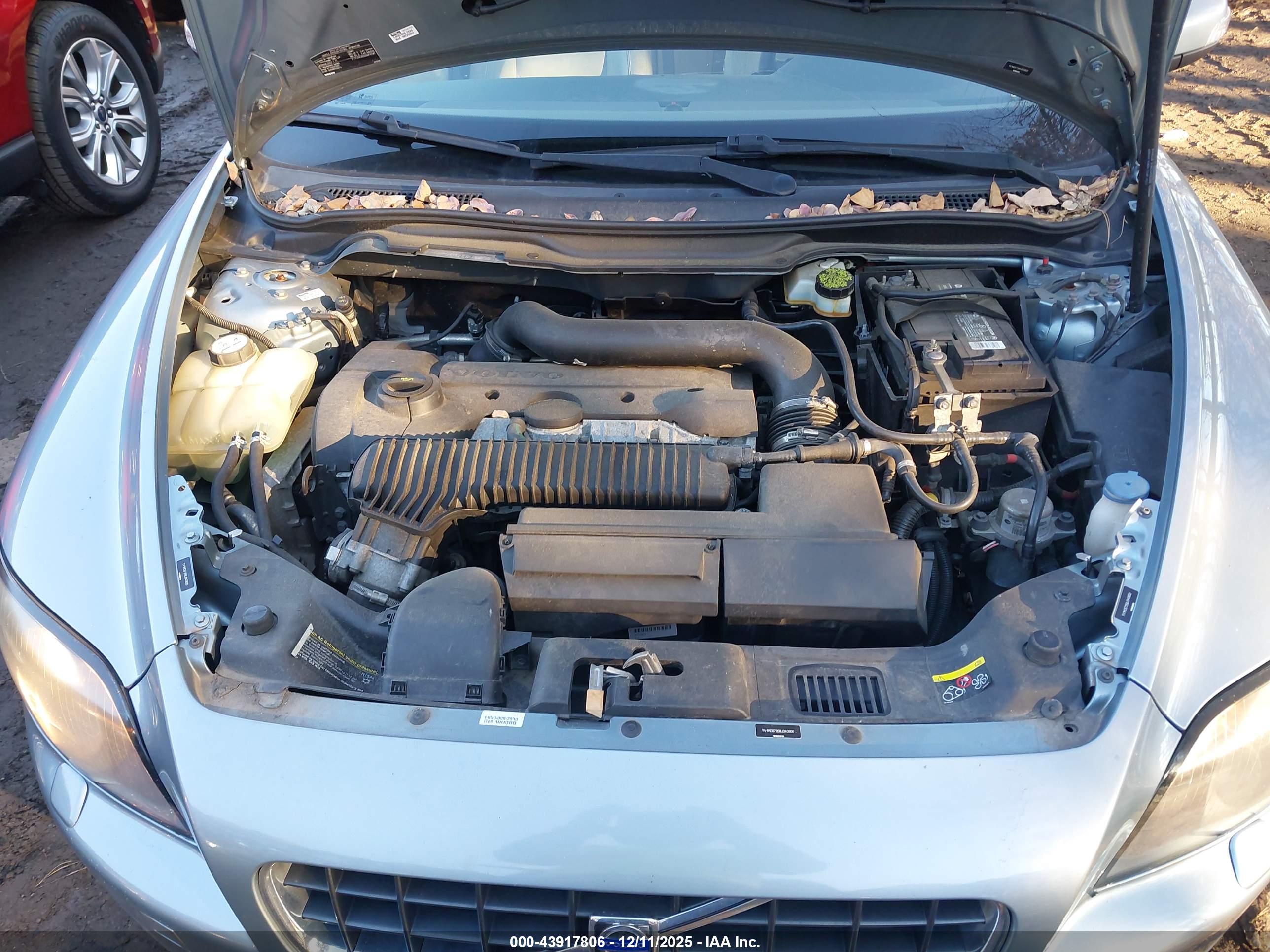 VOLVO C70 image 10