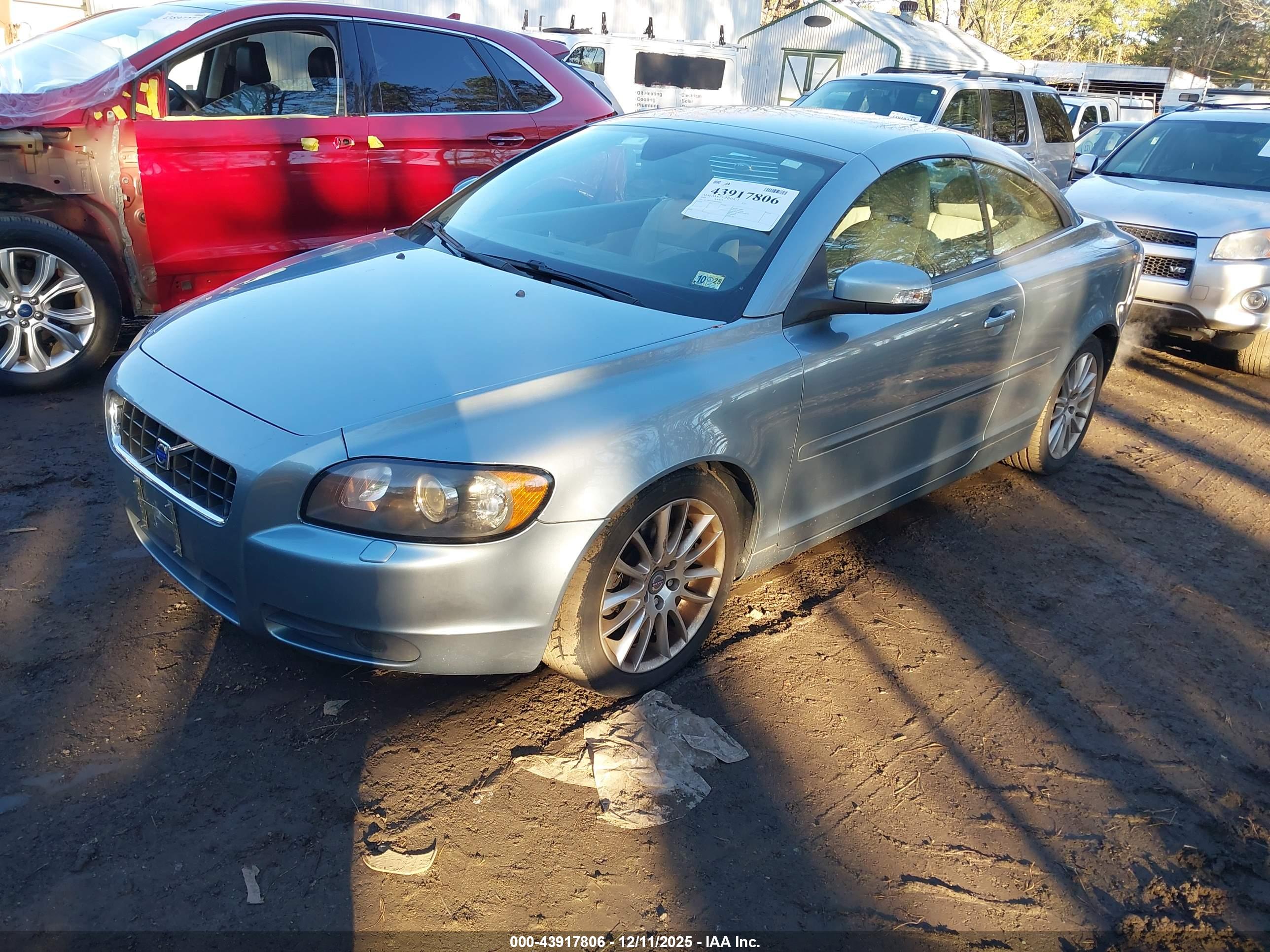 VOLVO C70 image 2