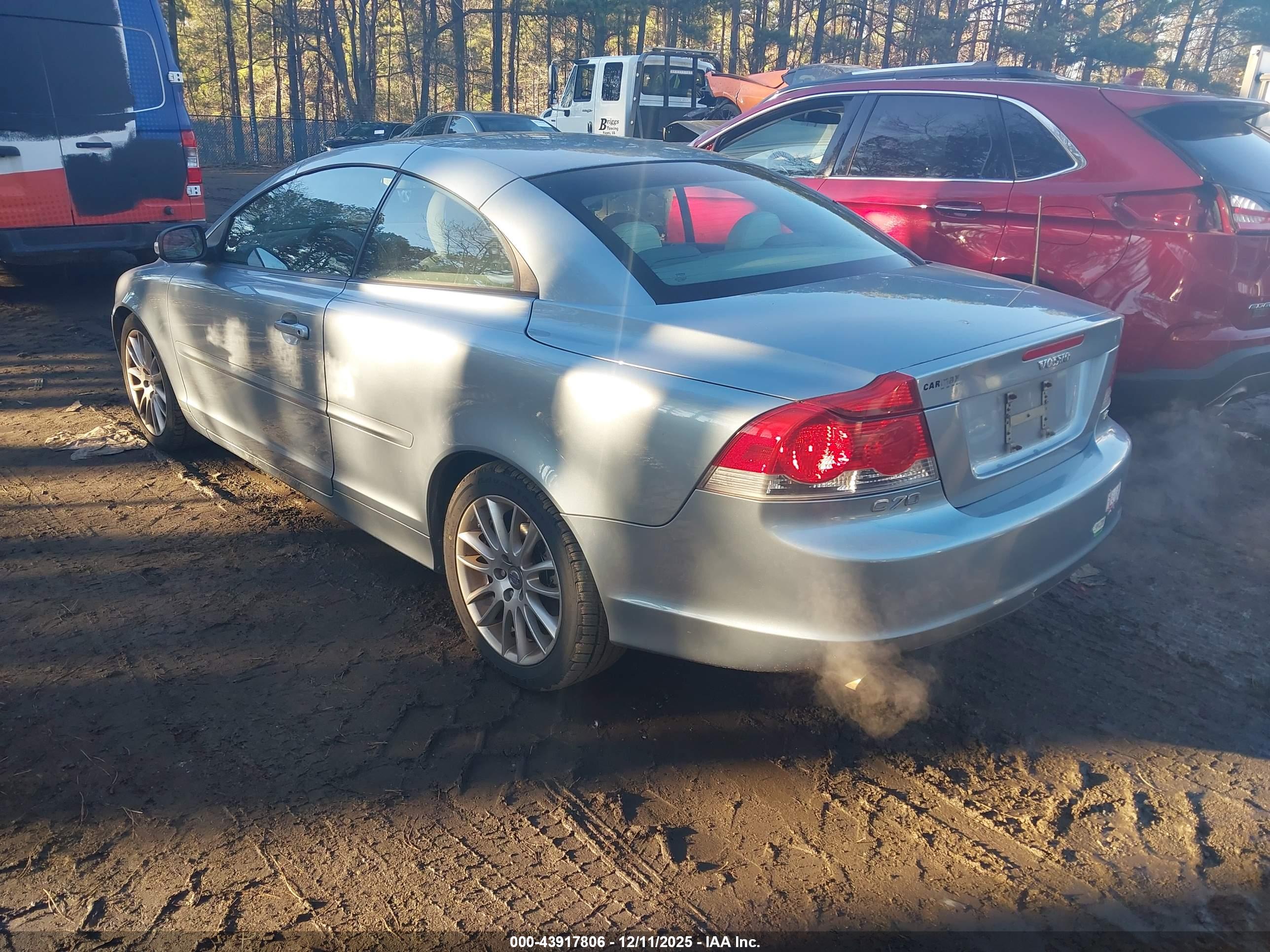 VOLVO C70 image 3