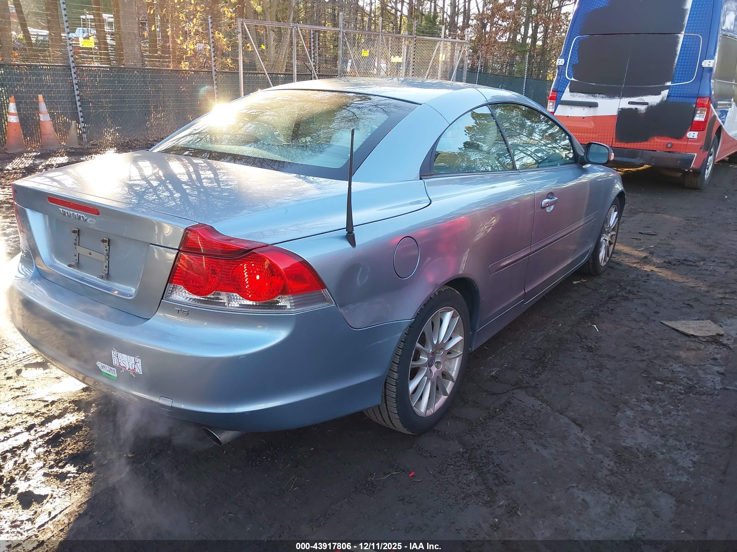 VOLVO C70 image 4