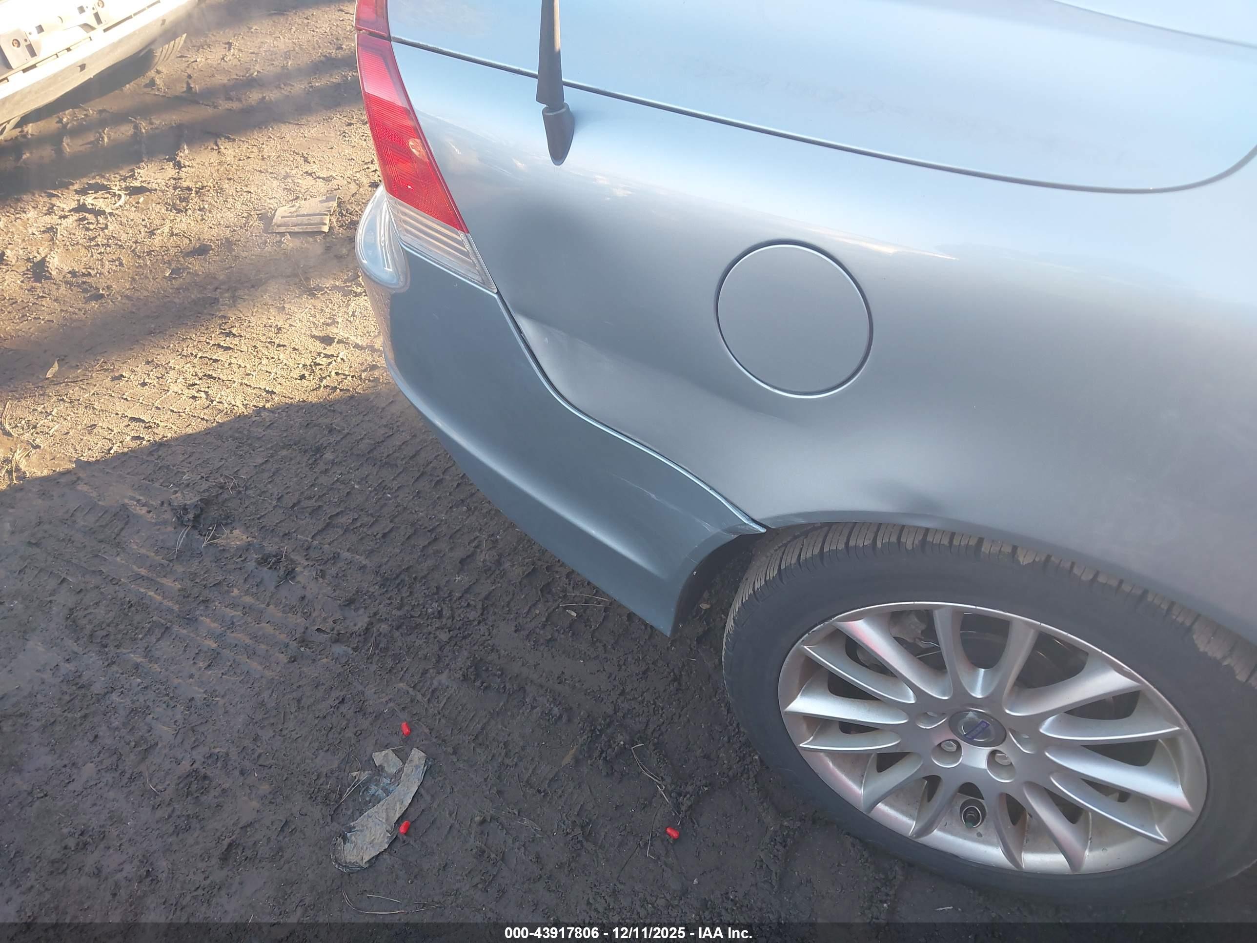 VOLVO C70 image 6
