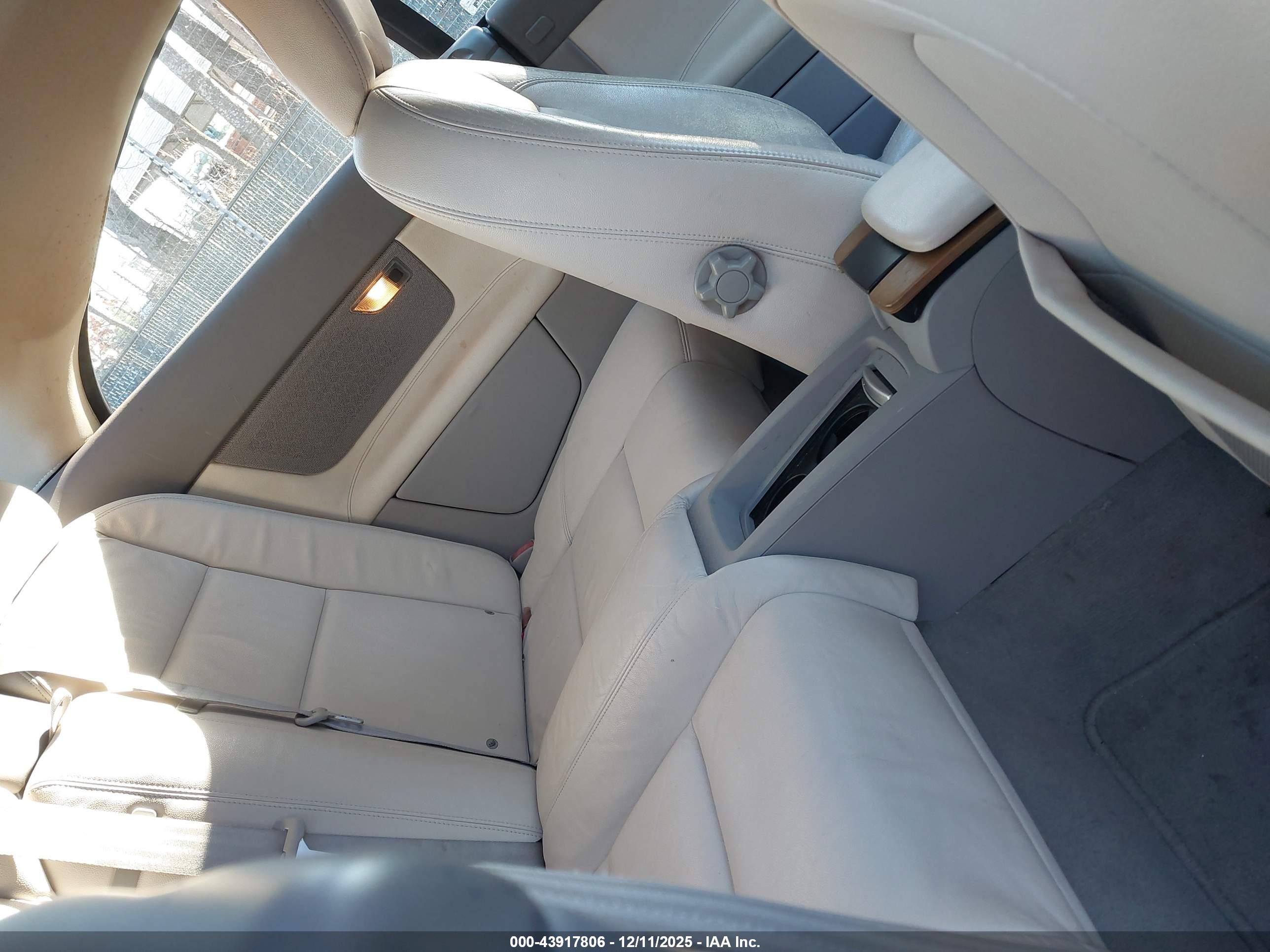 VOLVO C70 image 8
