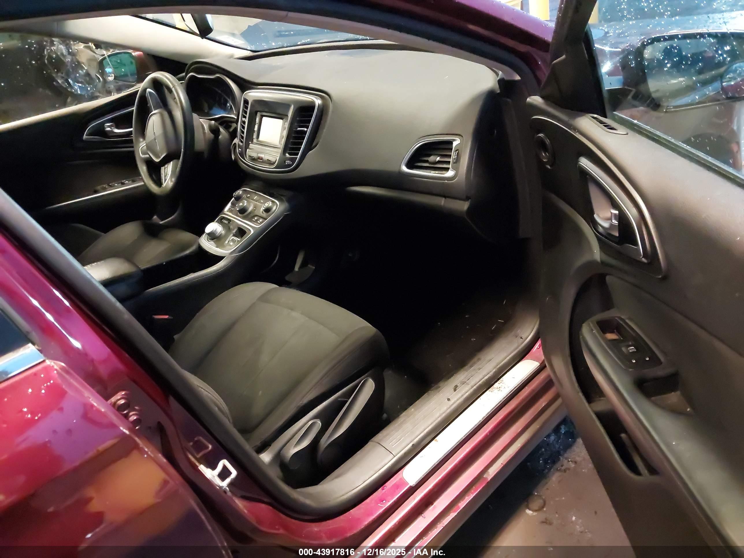 CHRYSLER 200 image 5