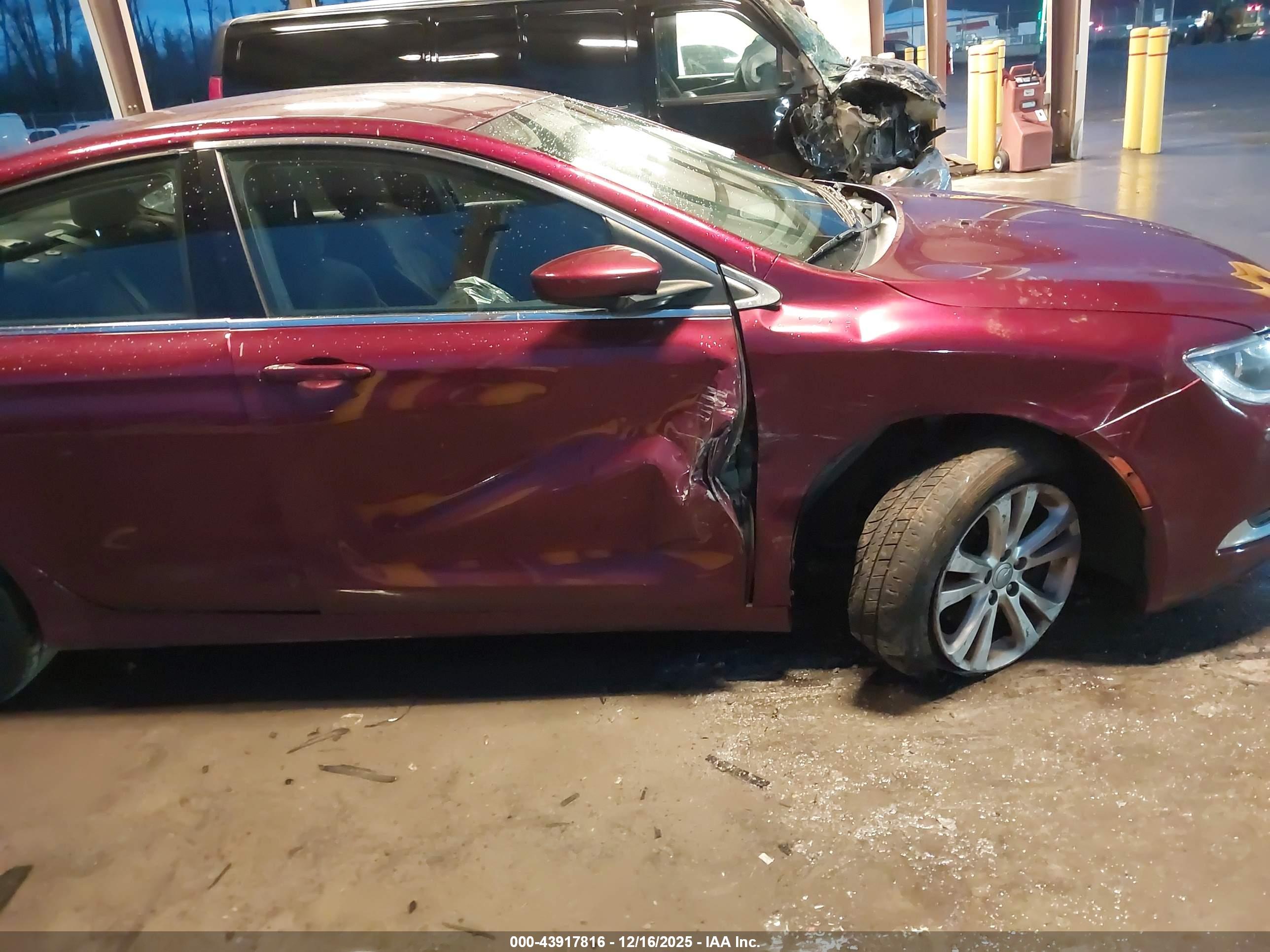 CHRYSLER 200 image 6