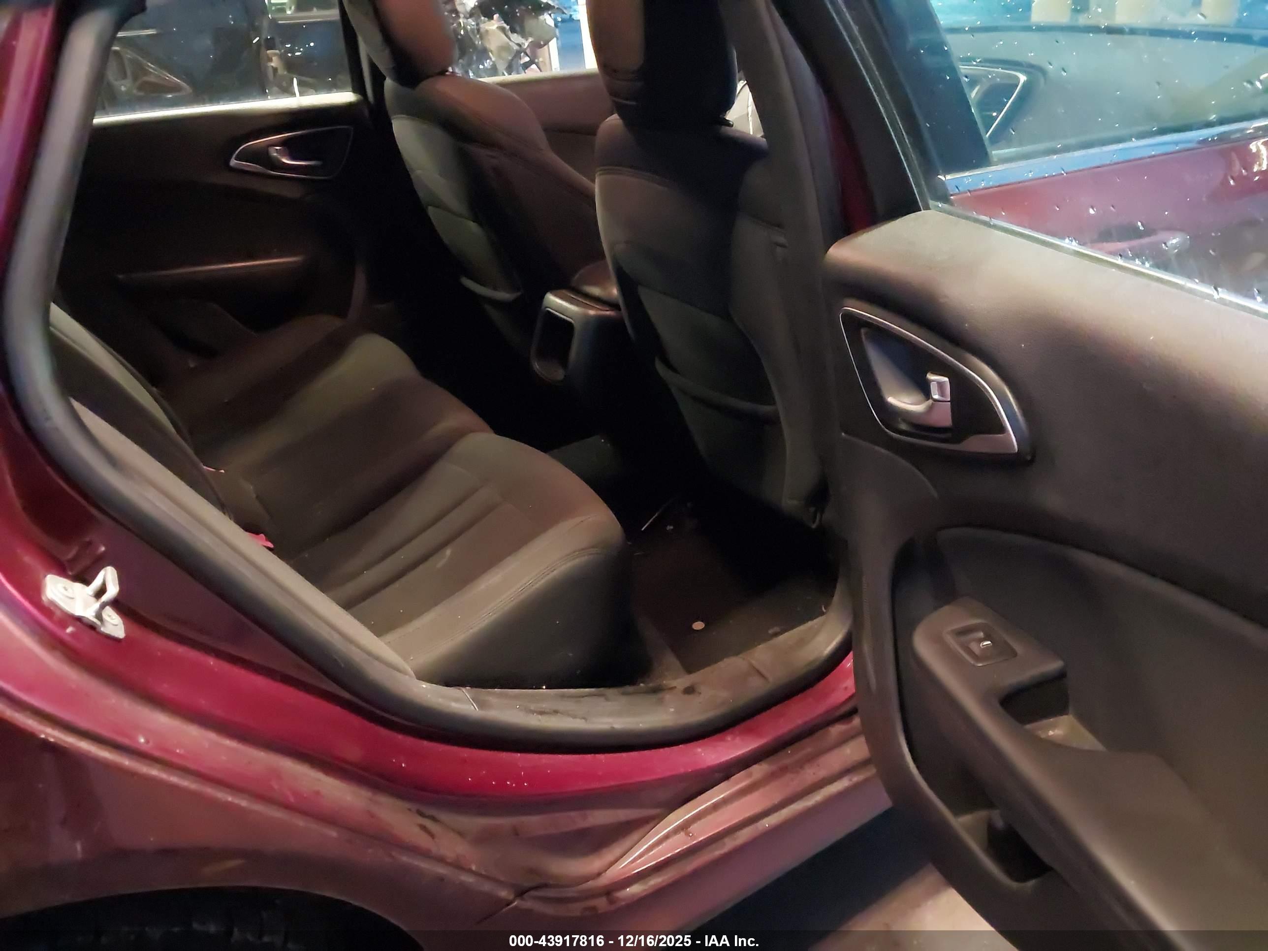 CHRYSLER 200 image 8