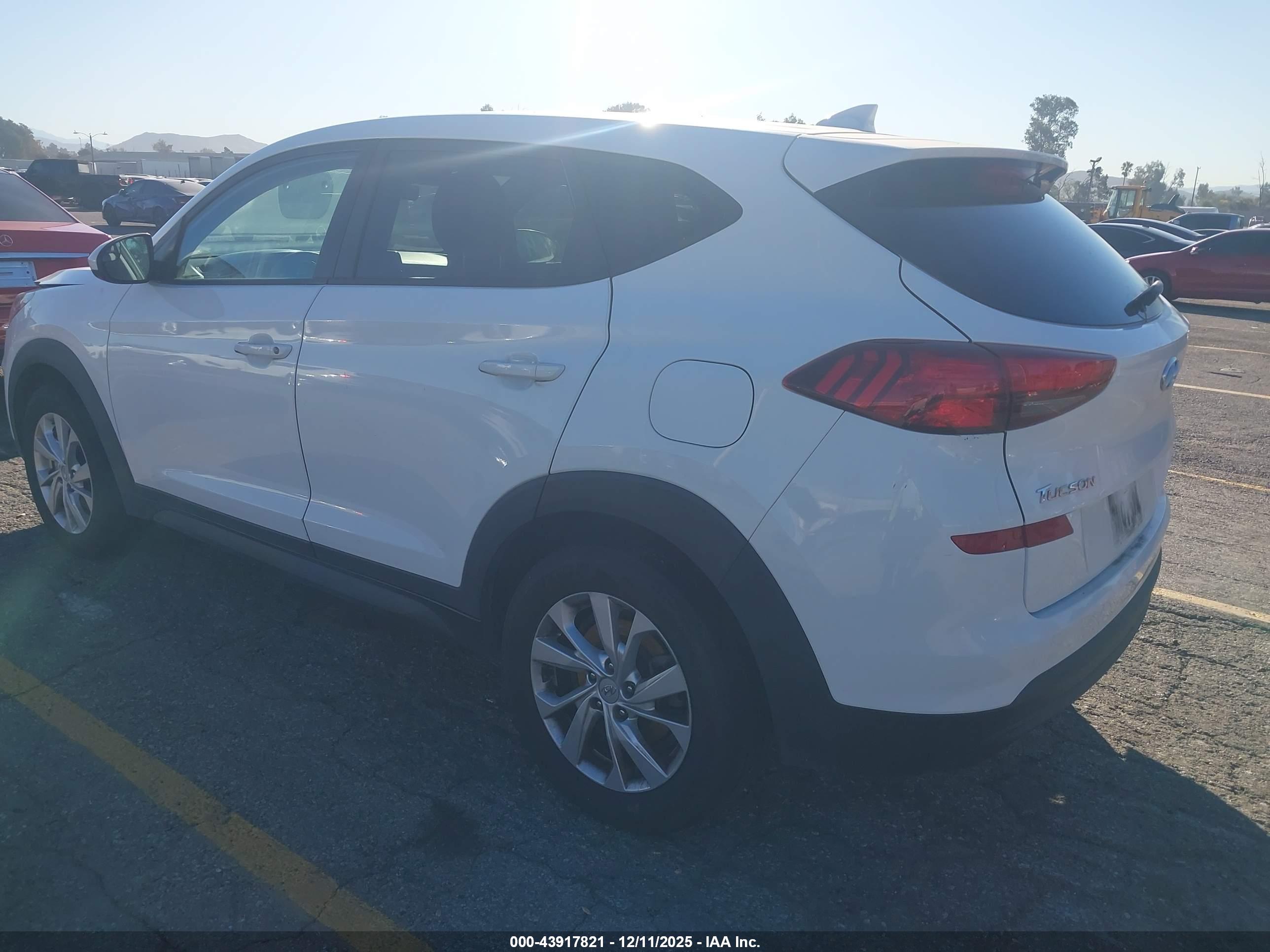 HYUNDAI TUCSON image 3