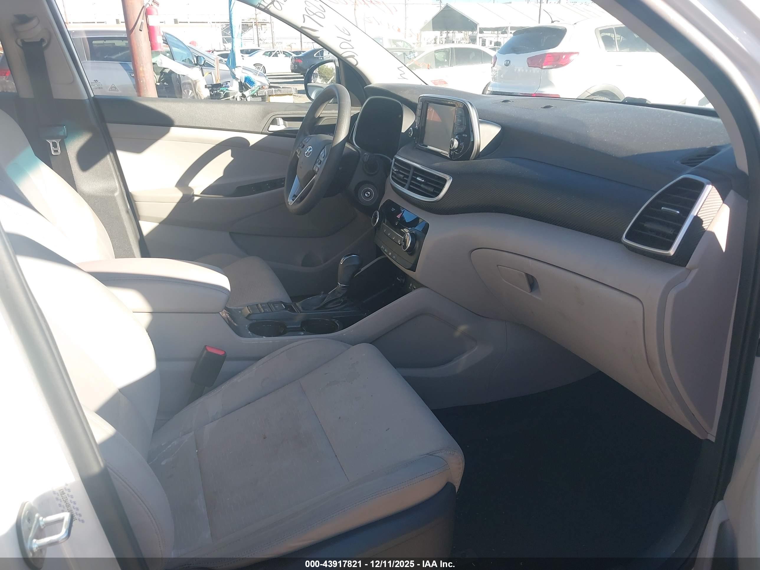 HYUNDAI TUCSON image 5