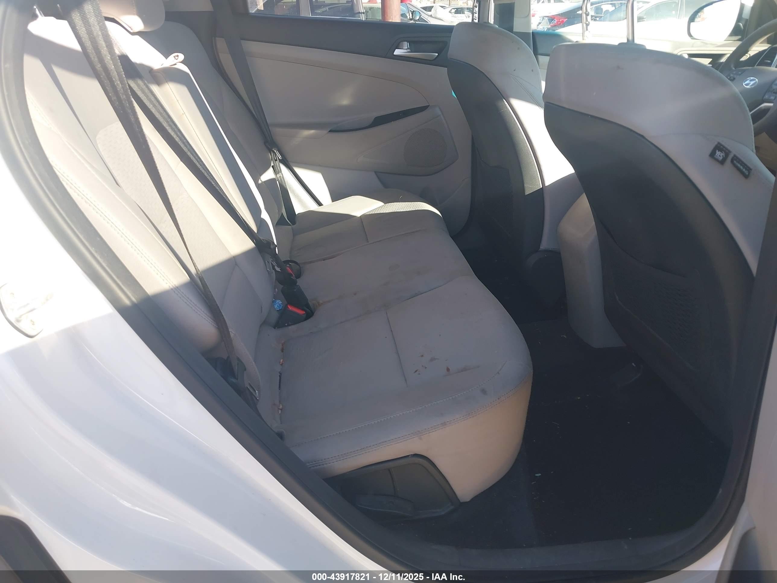 HYUNDAI TUCSON image 8