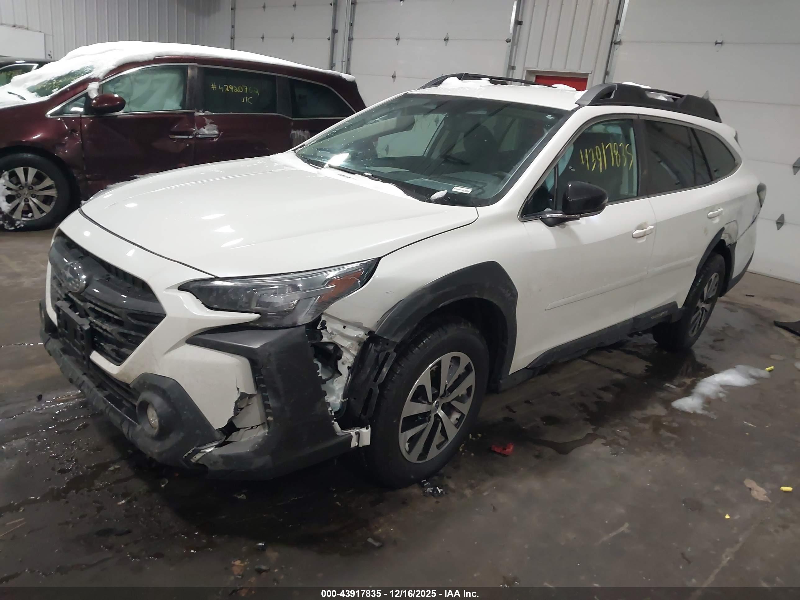 SUBARU OUTBACK image 2