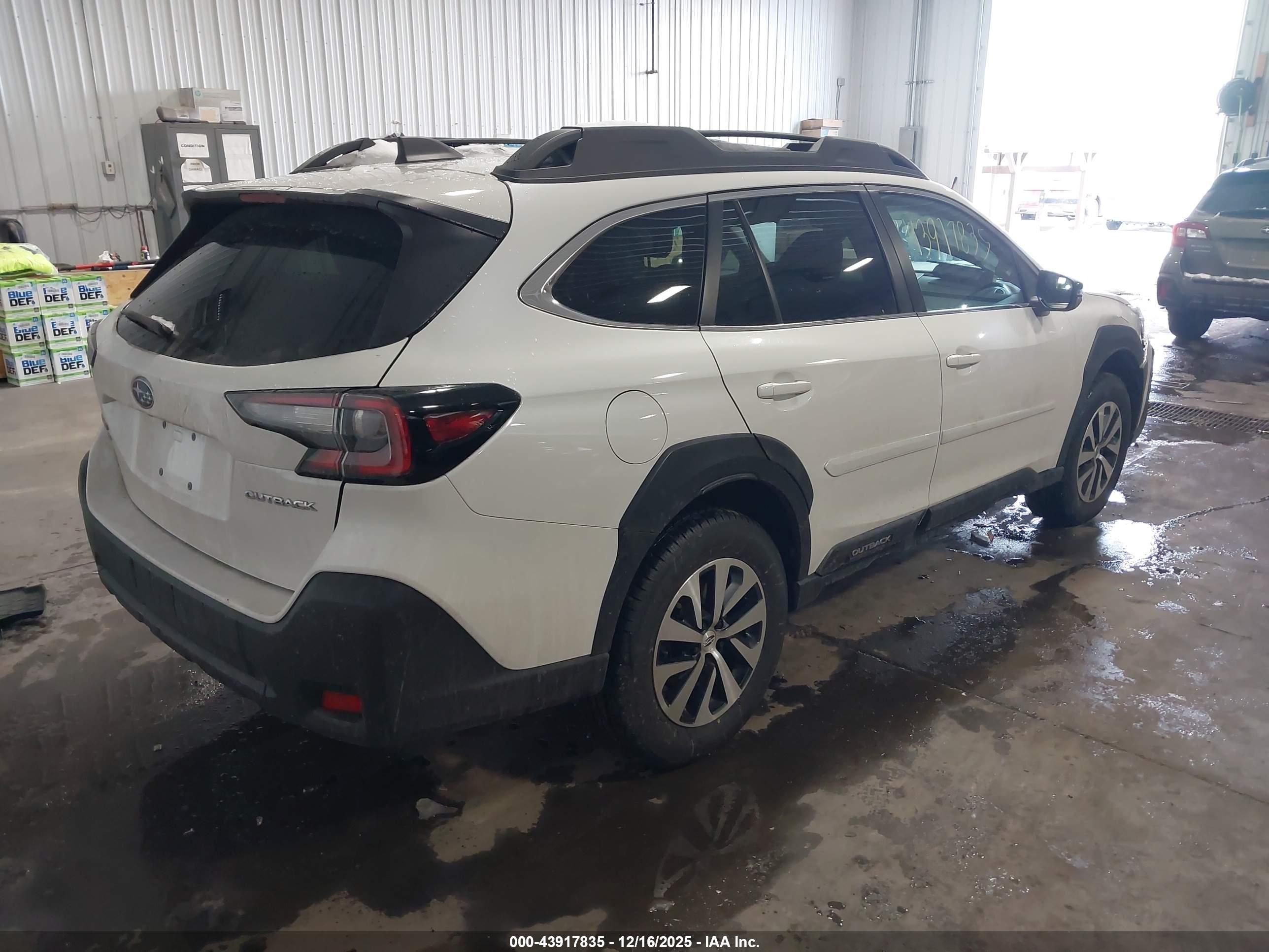 SUBARU OUTBACK image 4