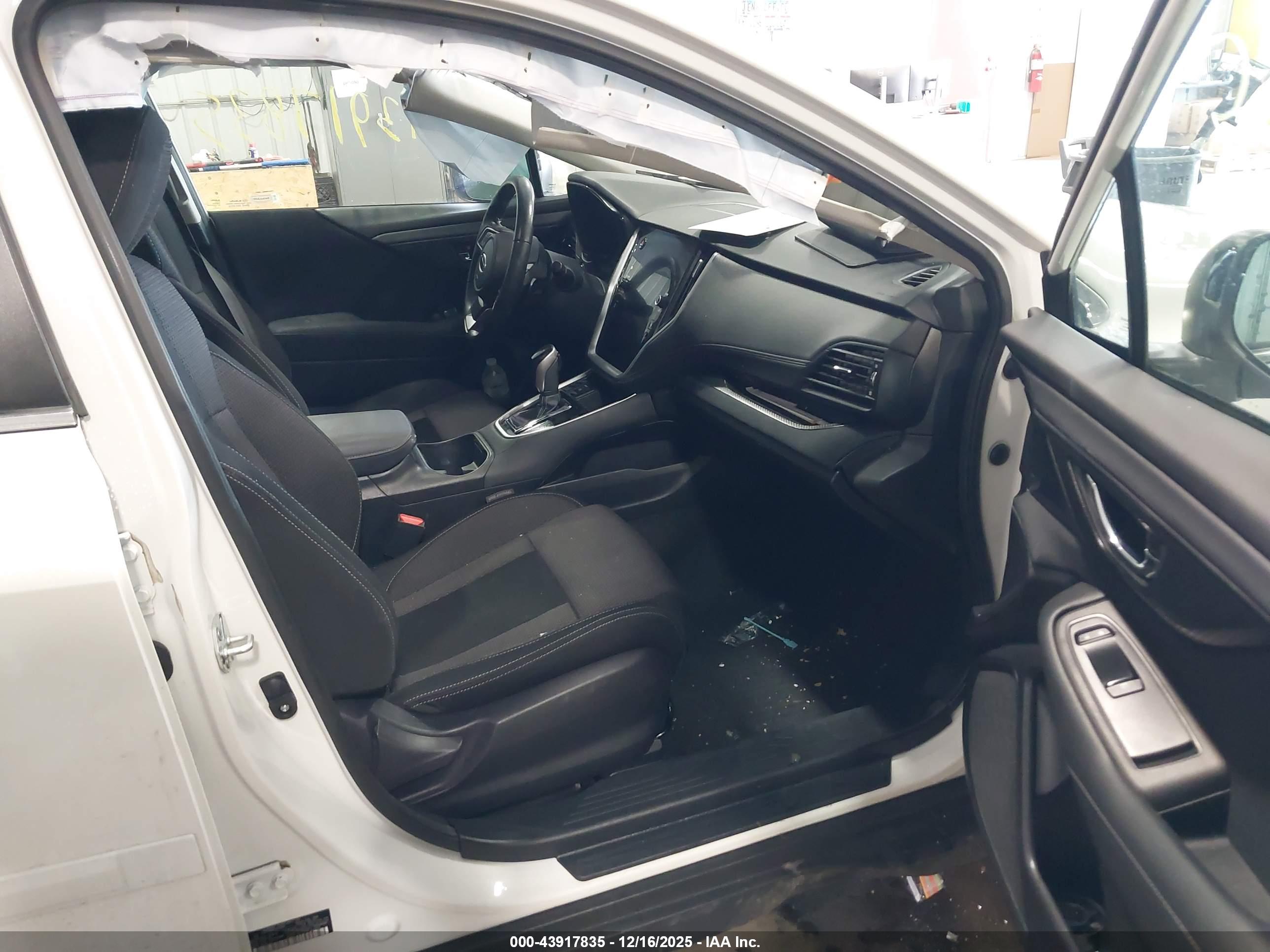 SUBARU OUTBACK image 5