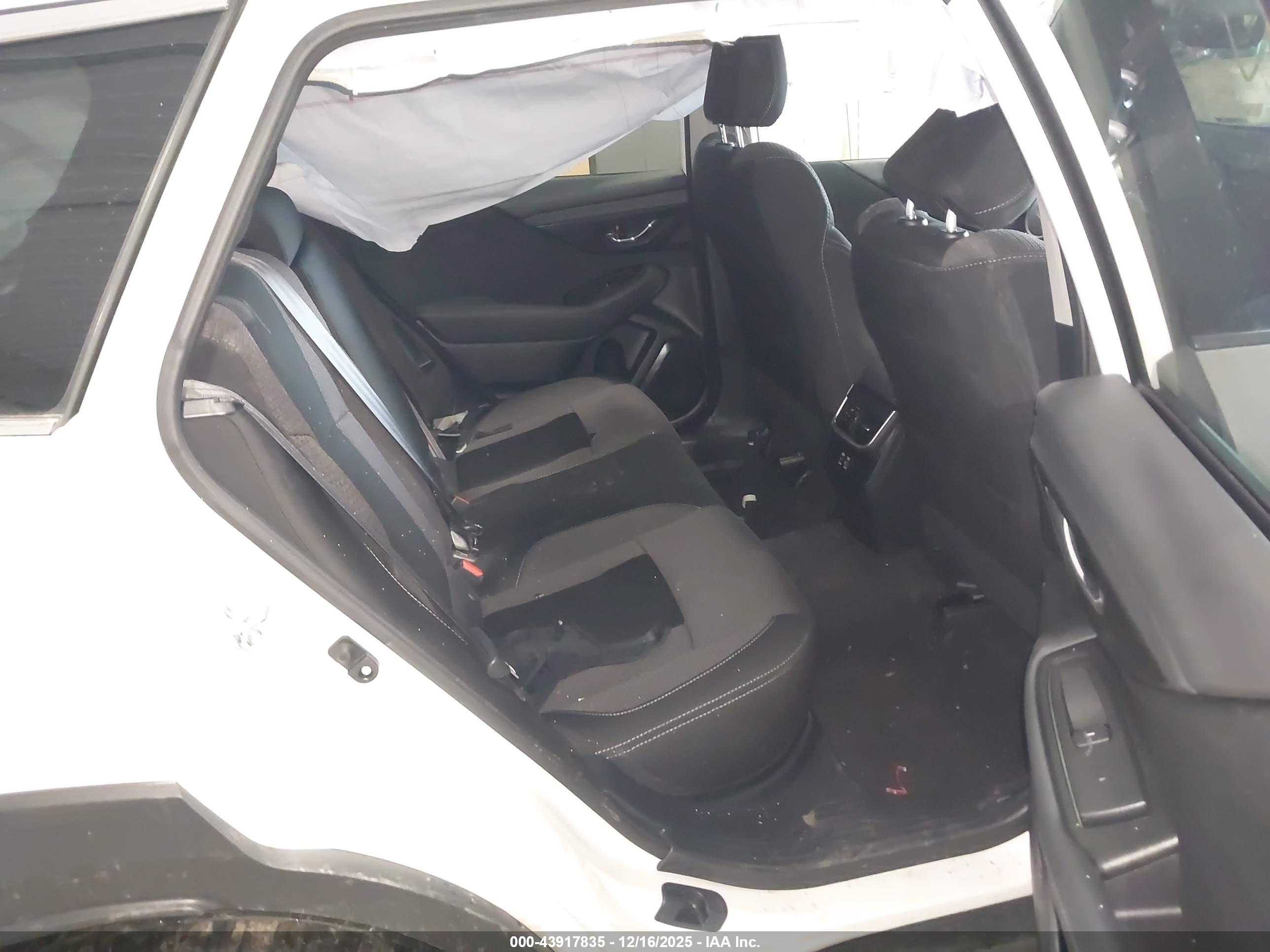 SUBARU OUTBACK image 8