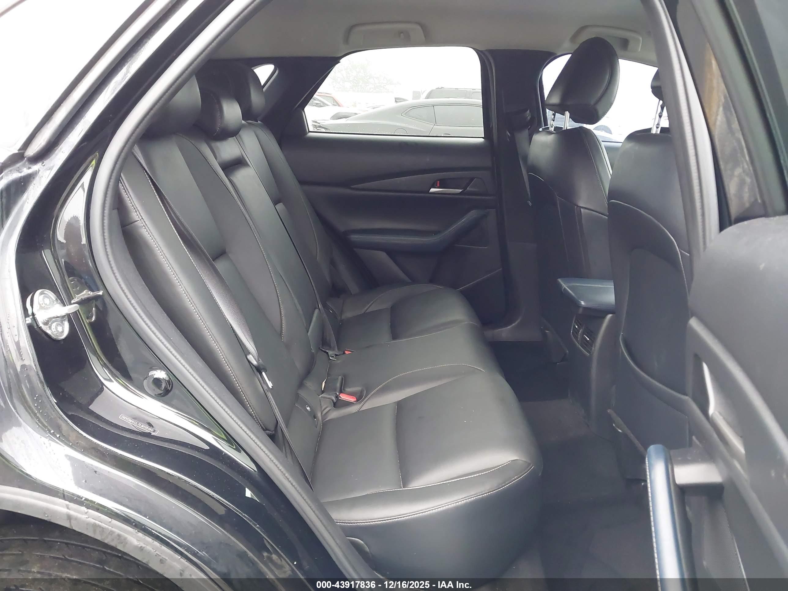 MAZDA CX-30 image 8