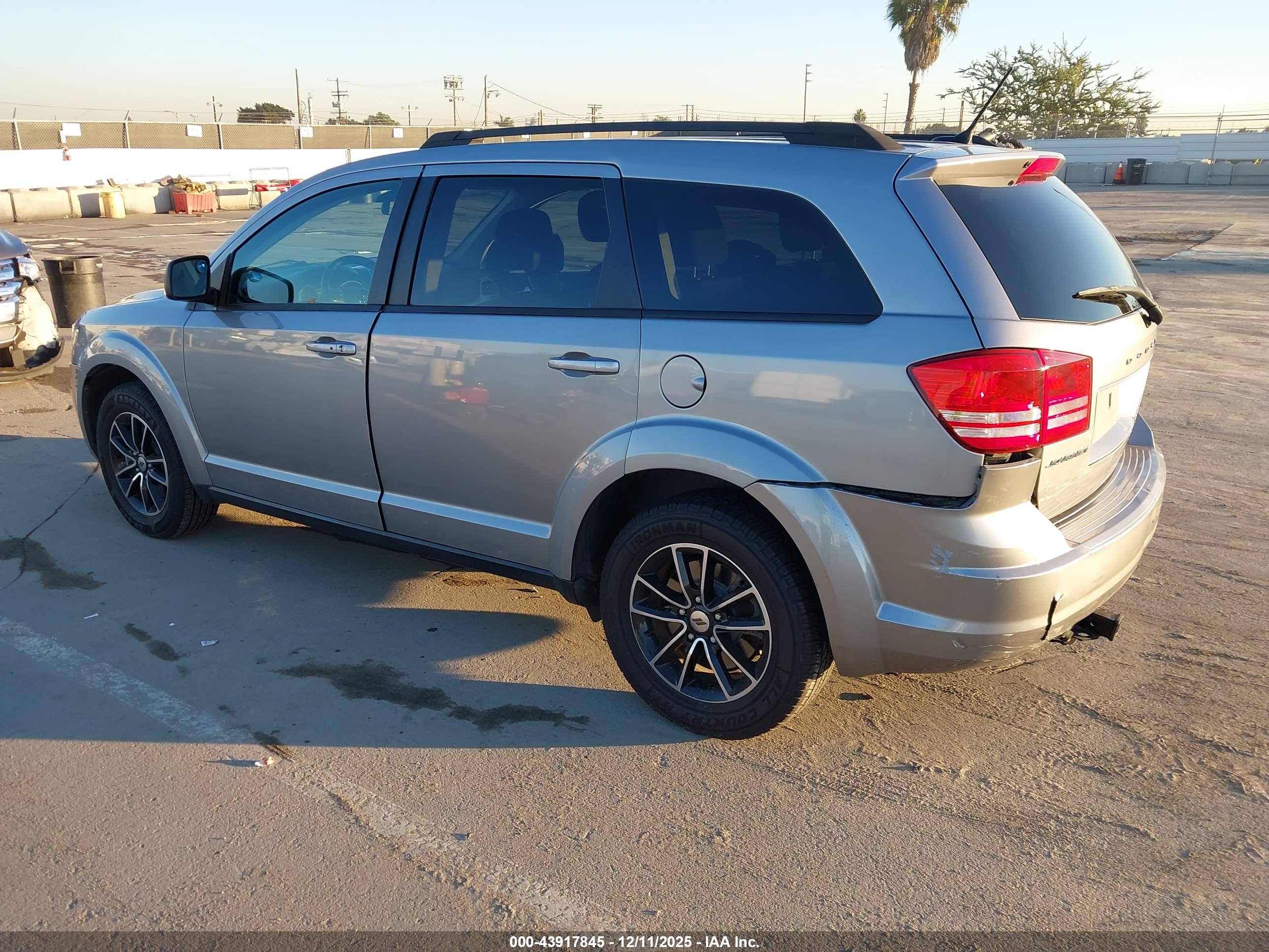 DODGE JOURNEY image 3
