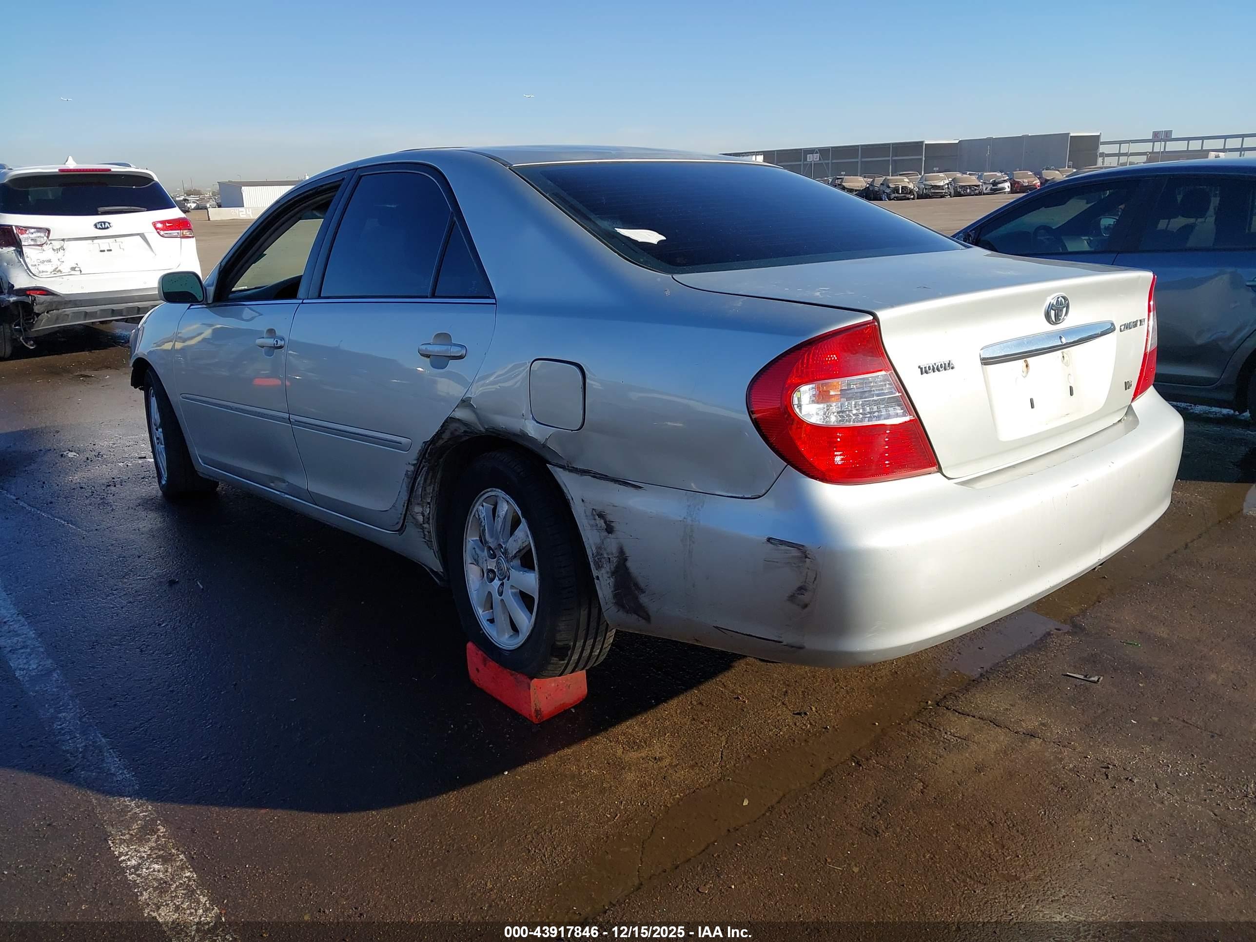 TOYOTA CAMRY image 3