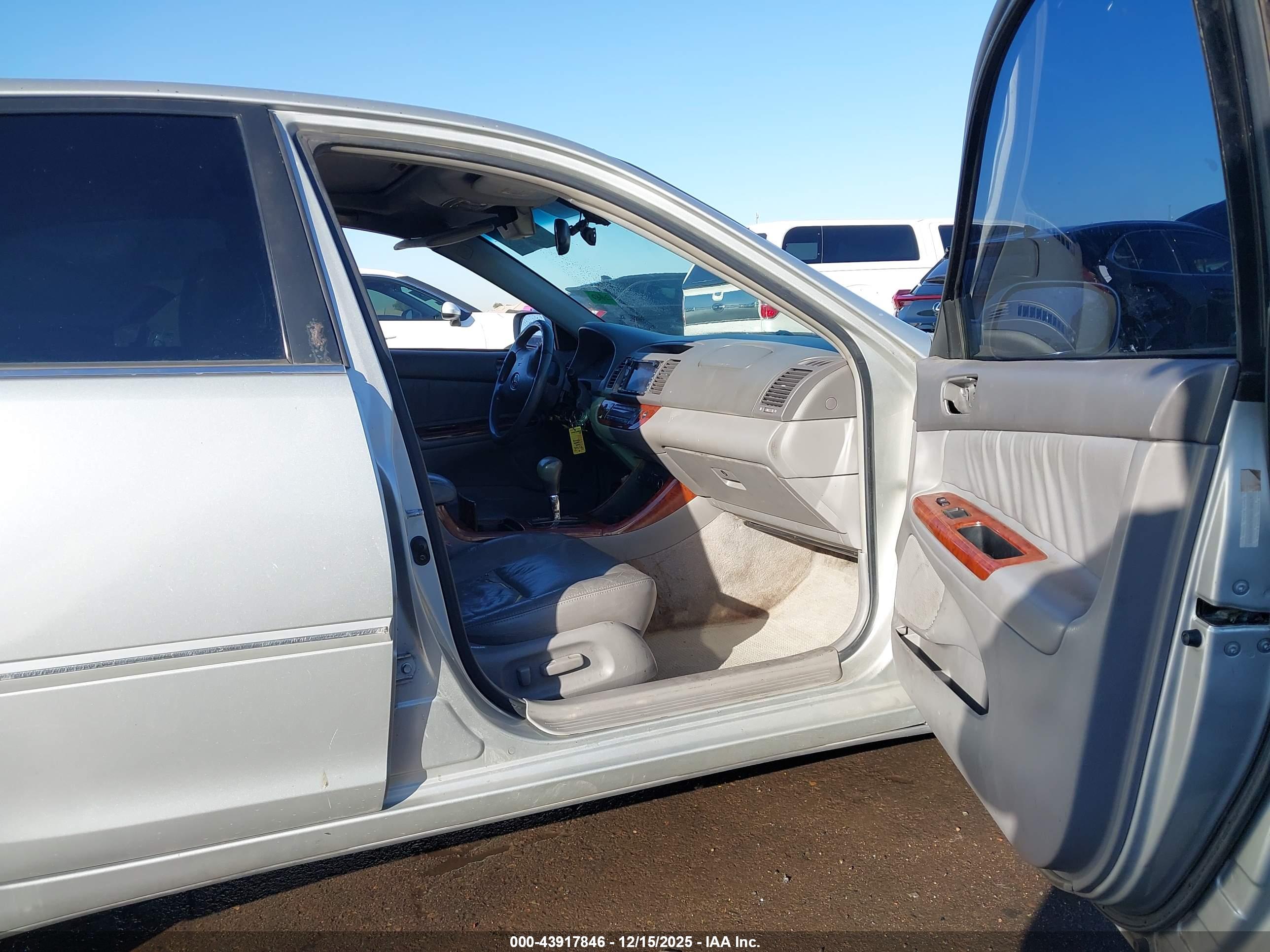 TOYOTA CAMRY image 5