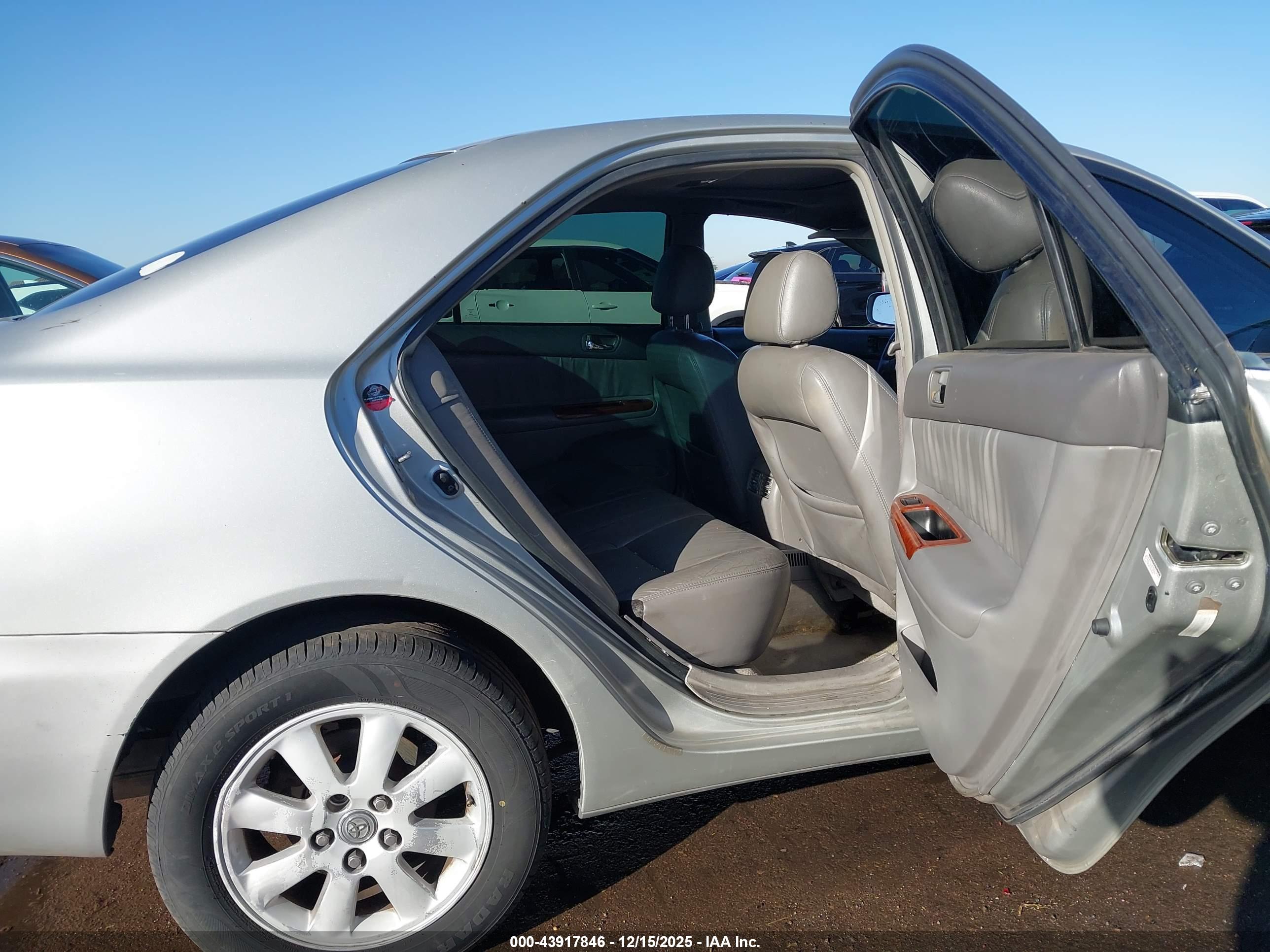 TOYOTA CAMRY image 8