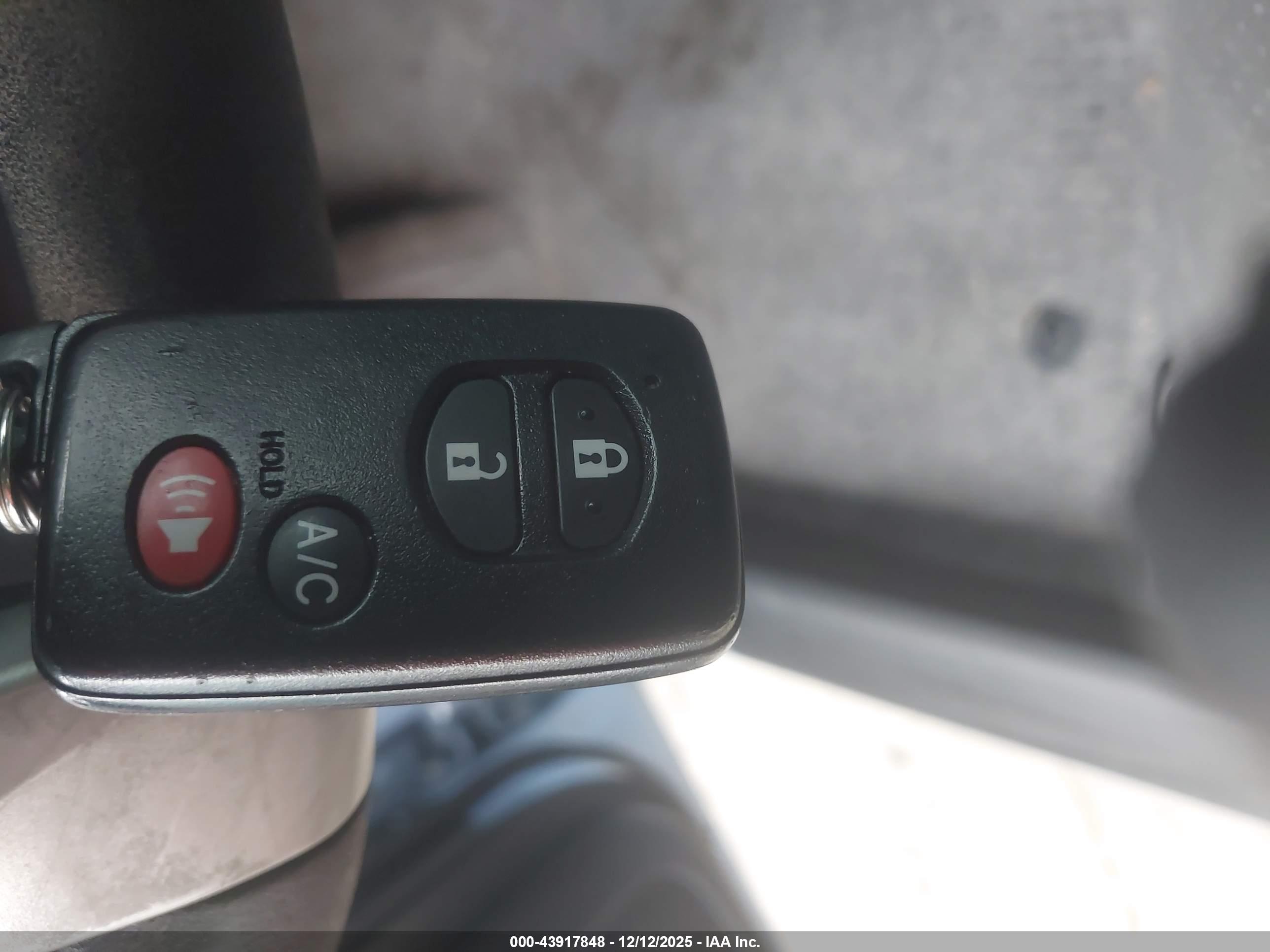 TOYOTA PRIUS image 11