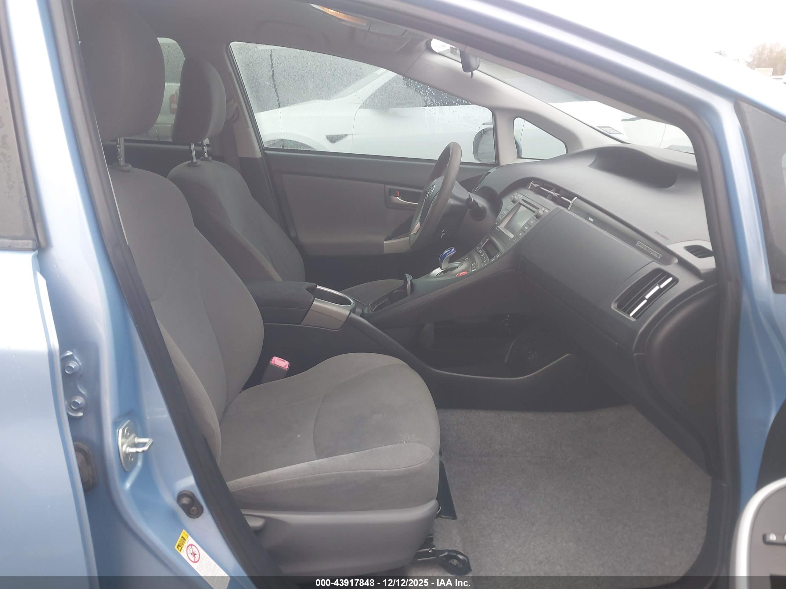 TOYOTA PRIUS image 5