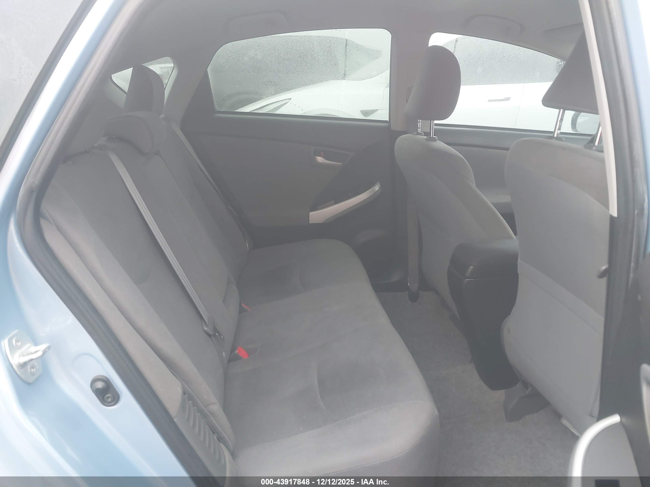 TOYOTA PRIUS image 8