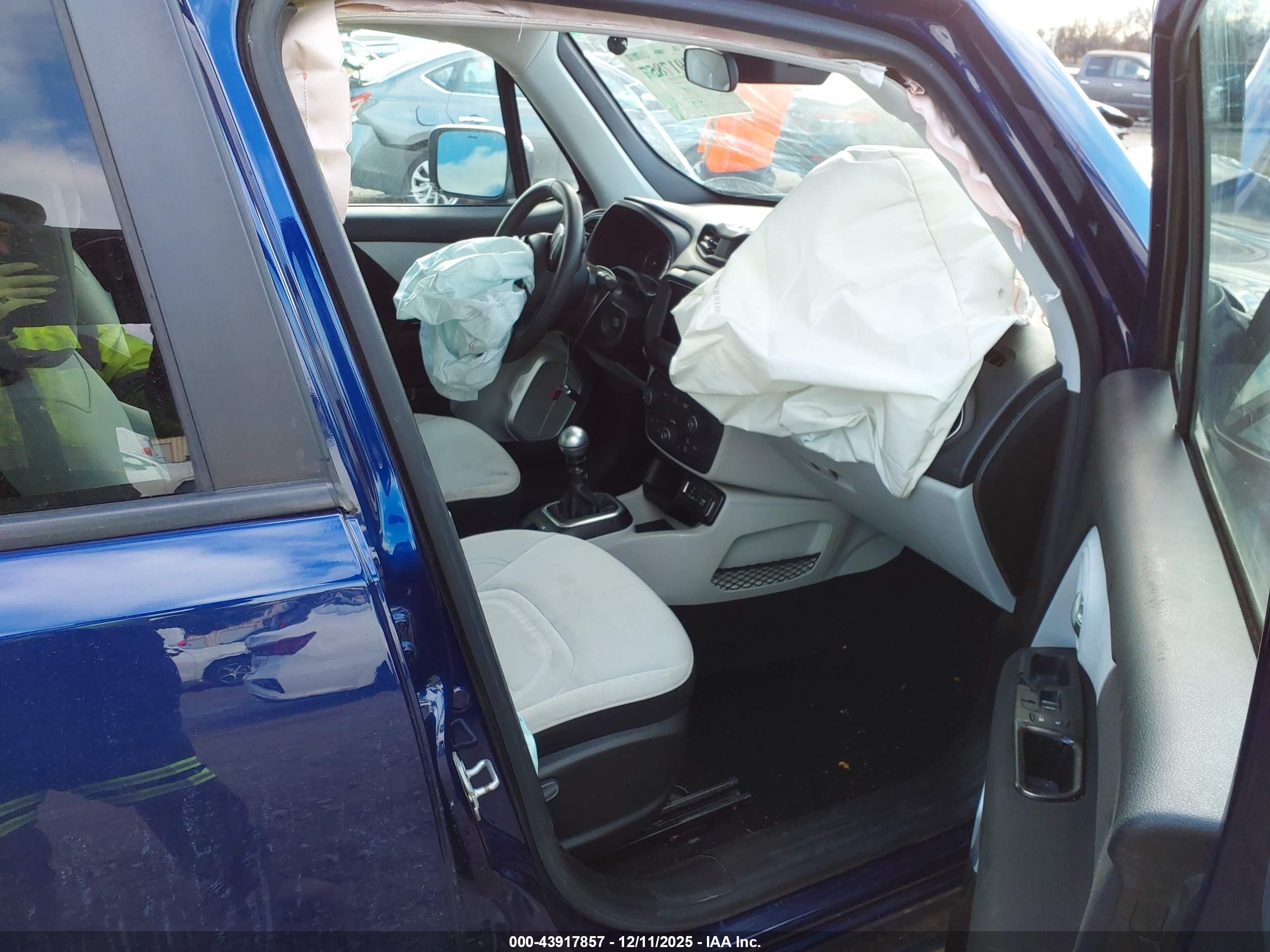 JEEP RENEGADE image 5
