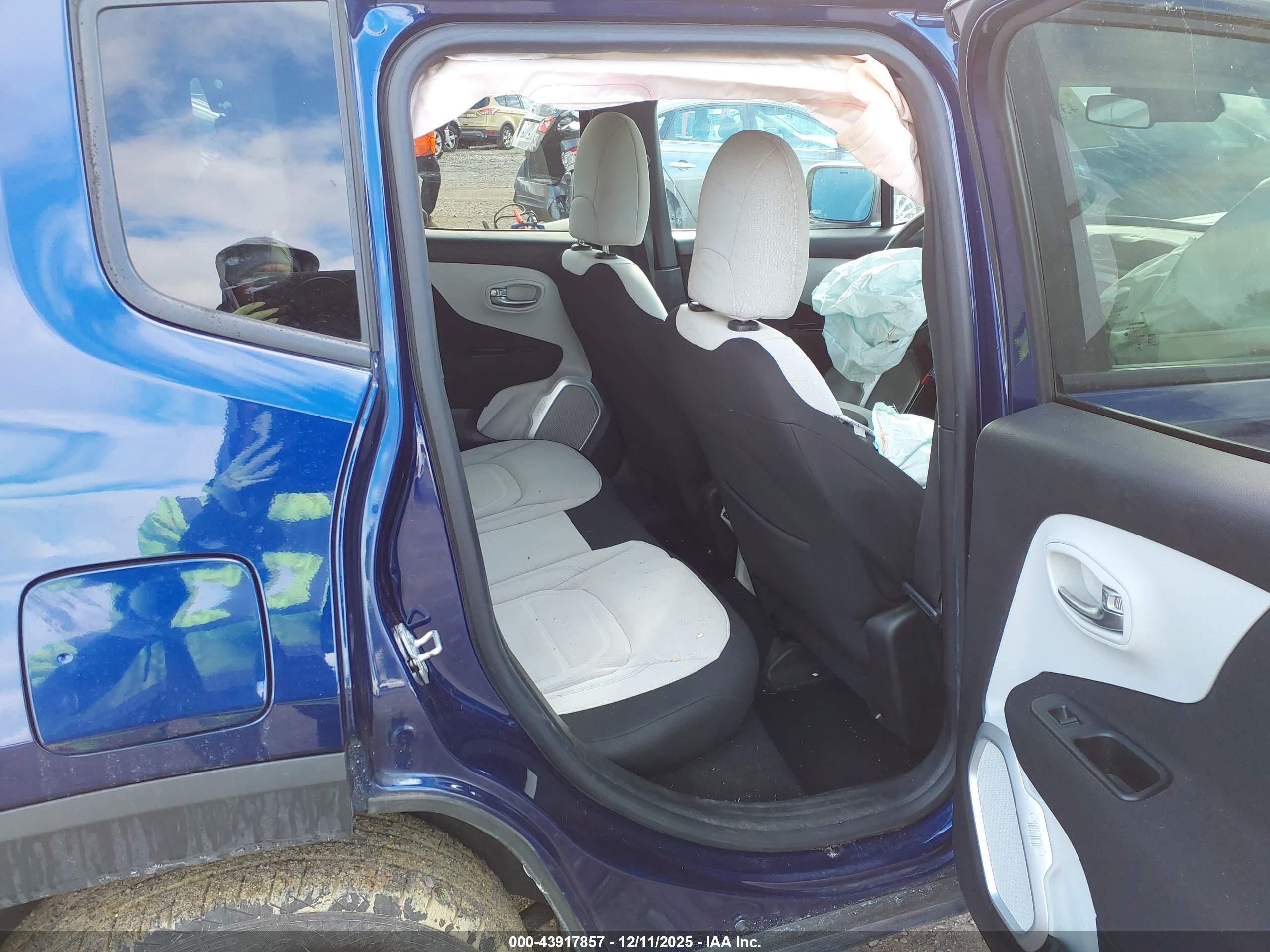 JEEP RENEGADE image 8