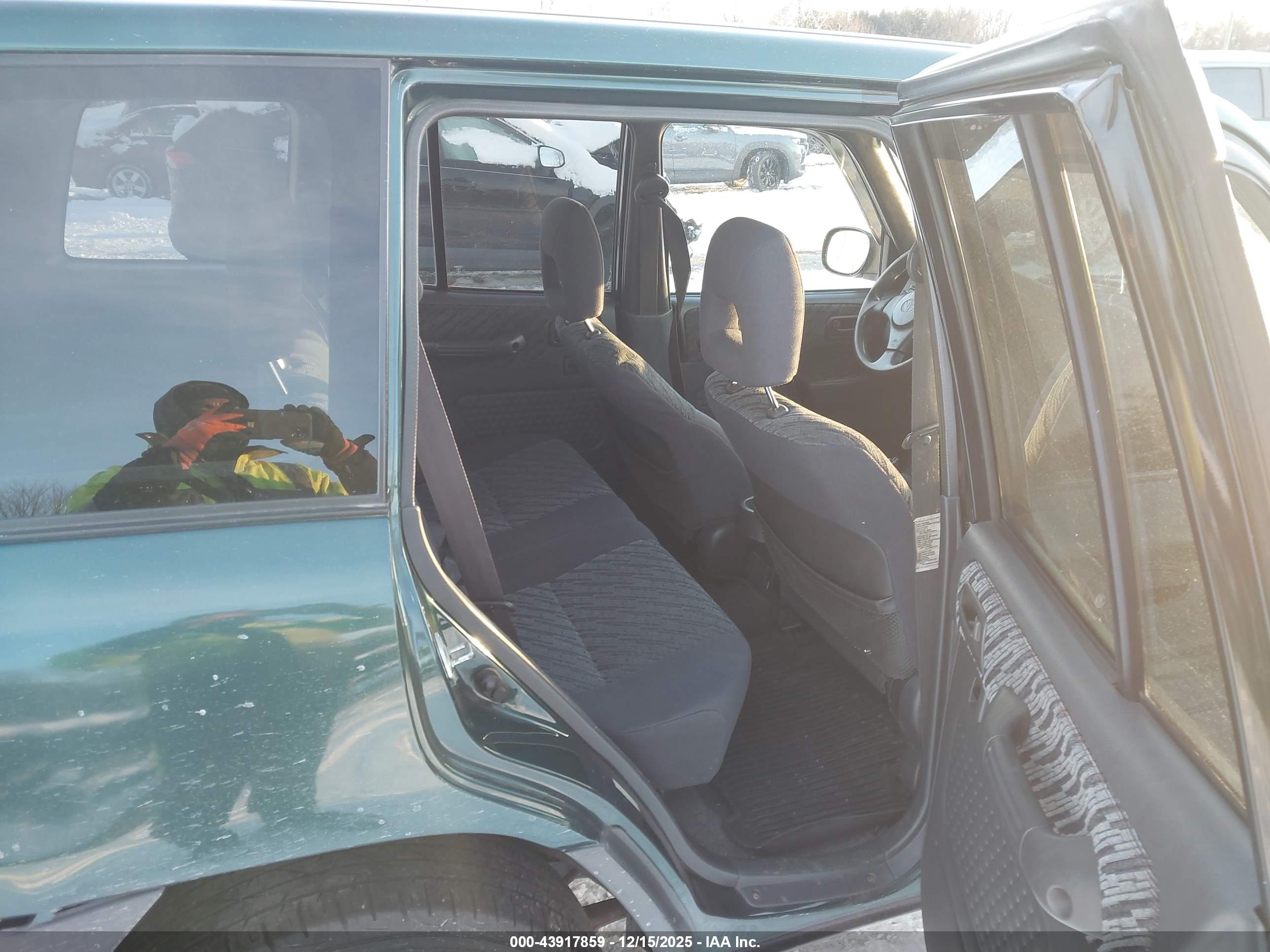 TOYOTA RAV4 image 8